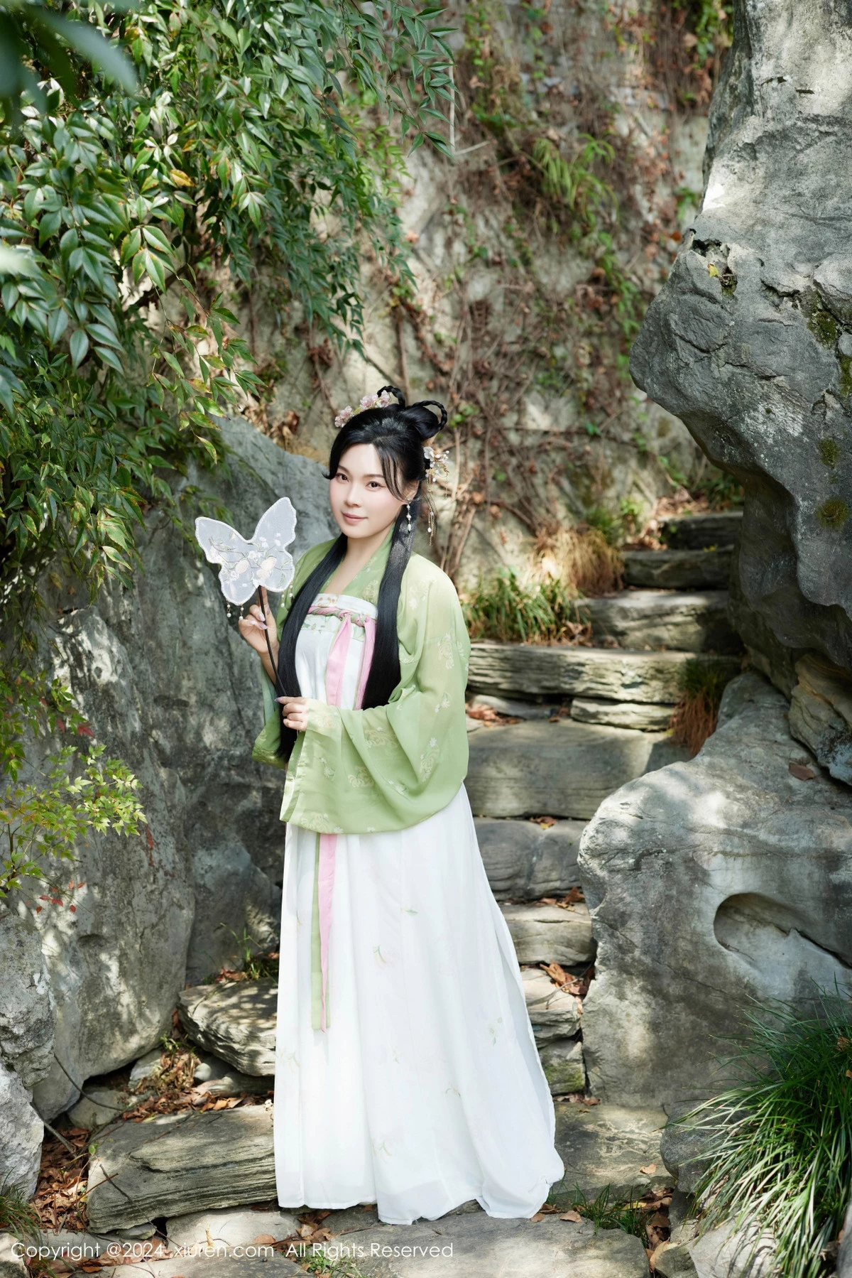 [XiuRen]高清写真图 2024.09.14 No.9162 麦田 性感美臀