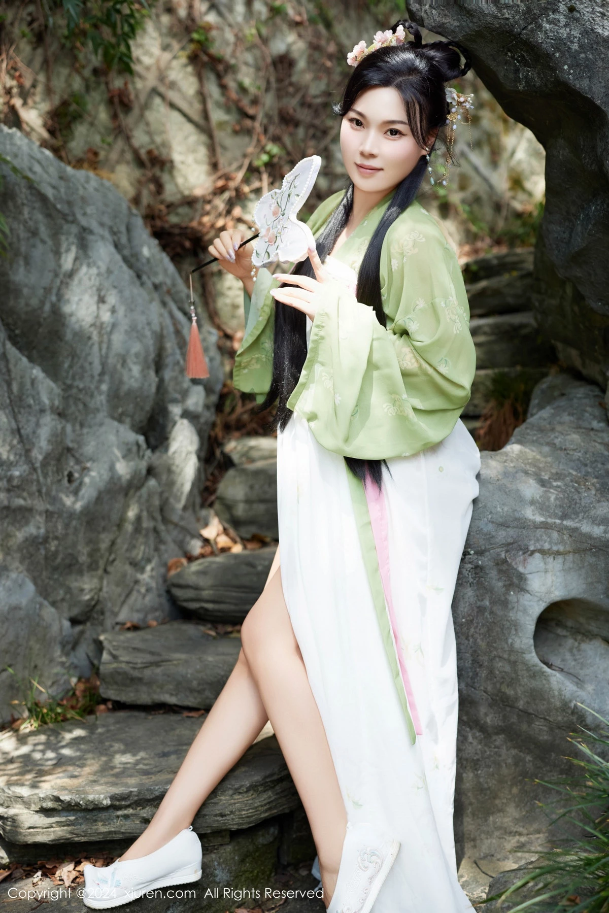 [XiuRen]高清写真图 2024.09.14 No.9162 麦田 性感美臀