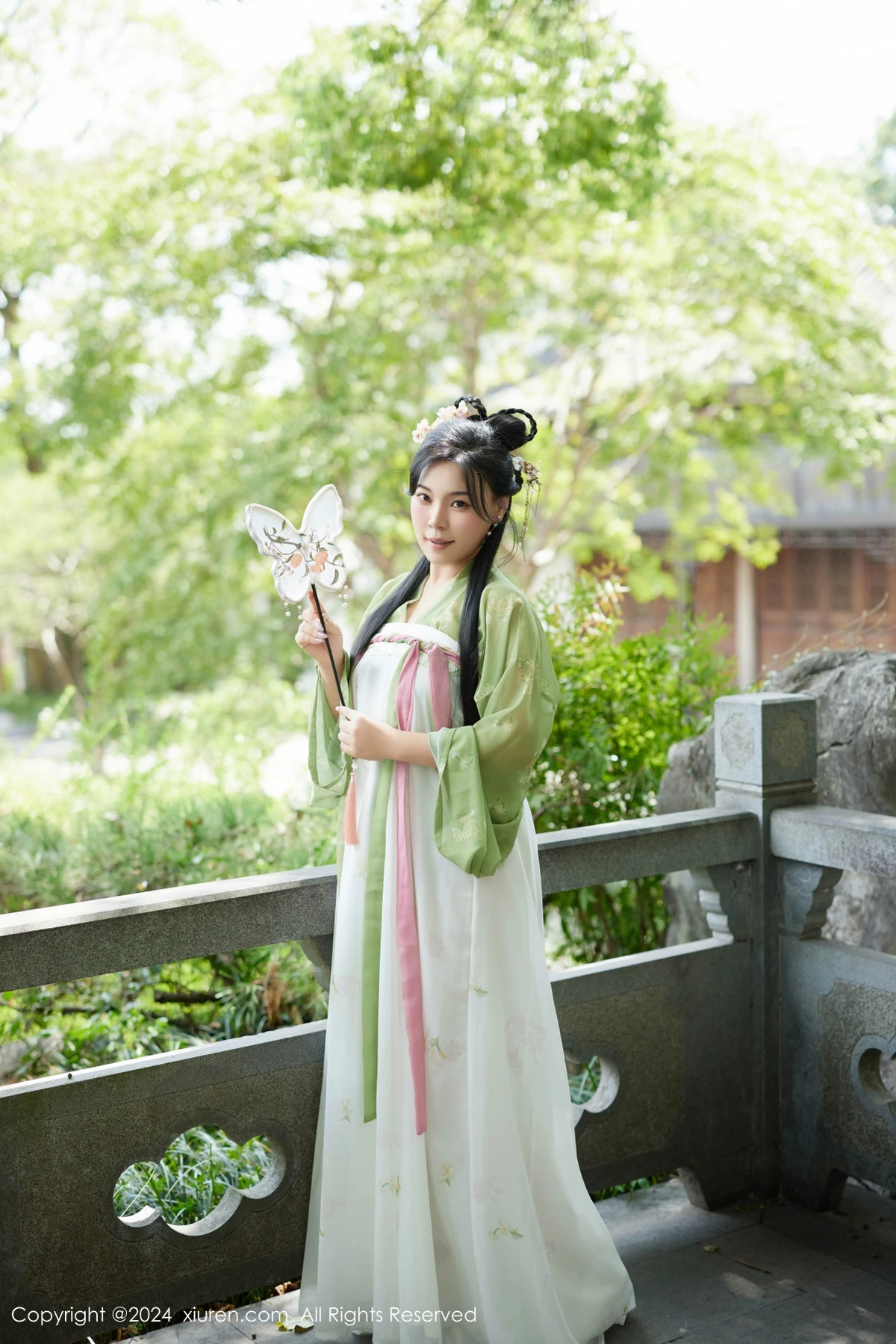 [XiuRen]高清写真图 2024.09.14 No.9162 麦田 性感美臀