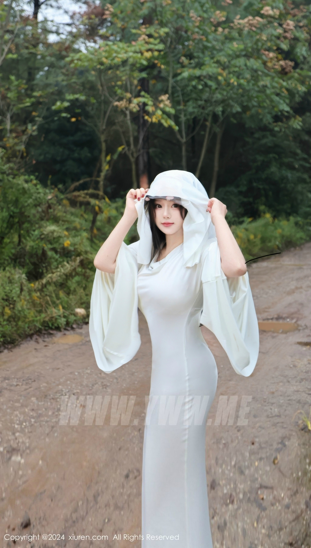 [XiuRen]高清写真图 2024.10.31 No.9376 小薯条nienie 丝袜美腿
