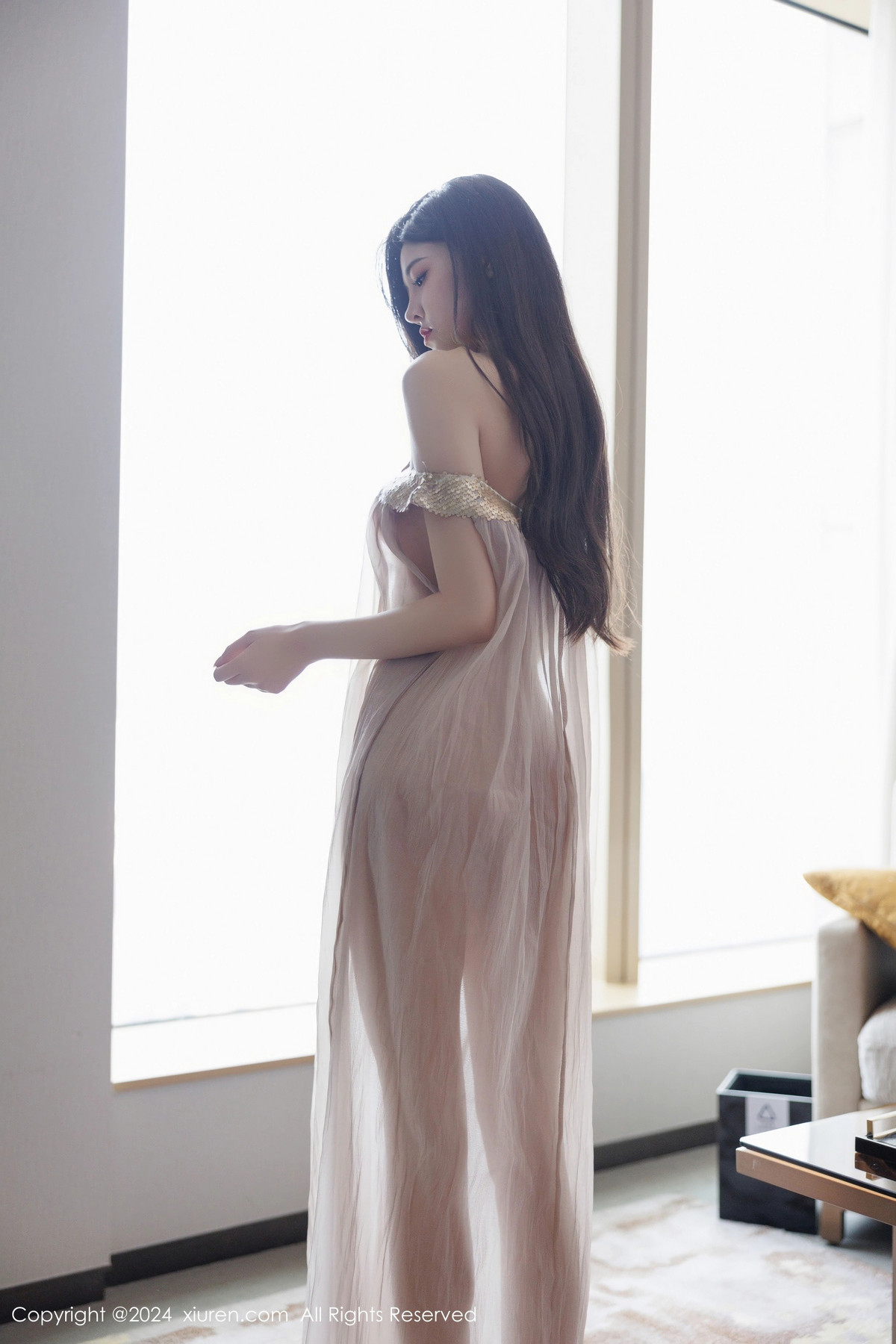 [XiuRen]高清写真图 2024.11.11 No.9426 初梦瑶 美腿性感