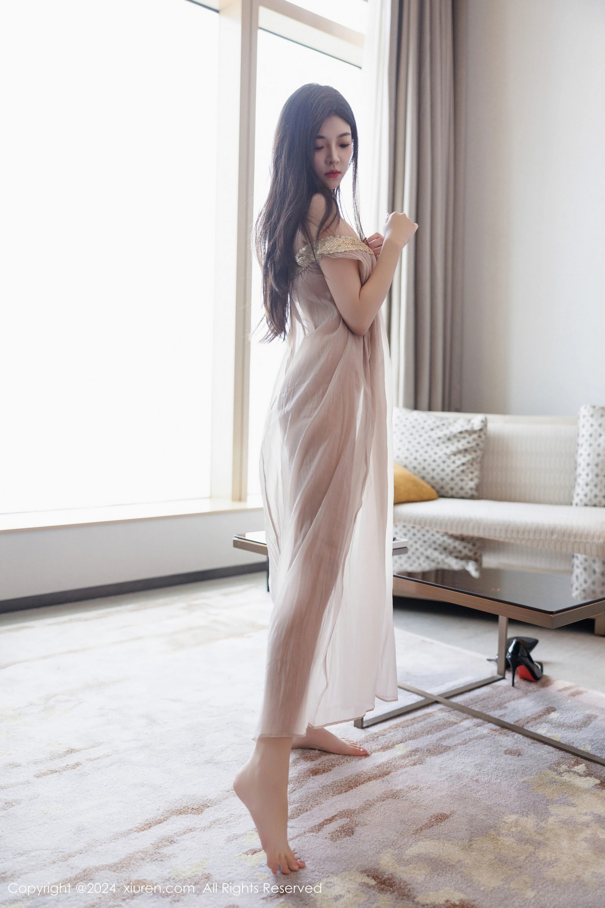 [XiuRen]高清写真图 2024.11.11 No.9426 初梦瑶 美腿性感