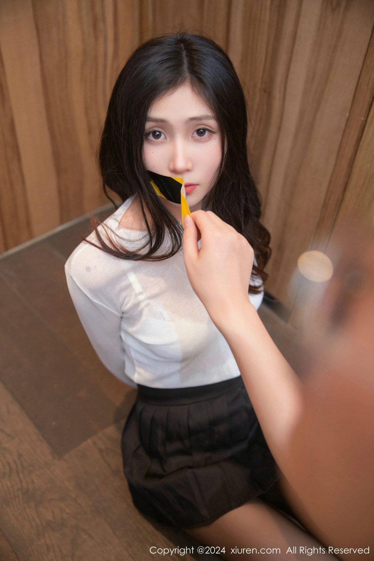 [XiuRen]高清写真图 2024.11.21 No.9481 刘婷婷 短裙美腿