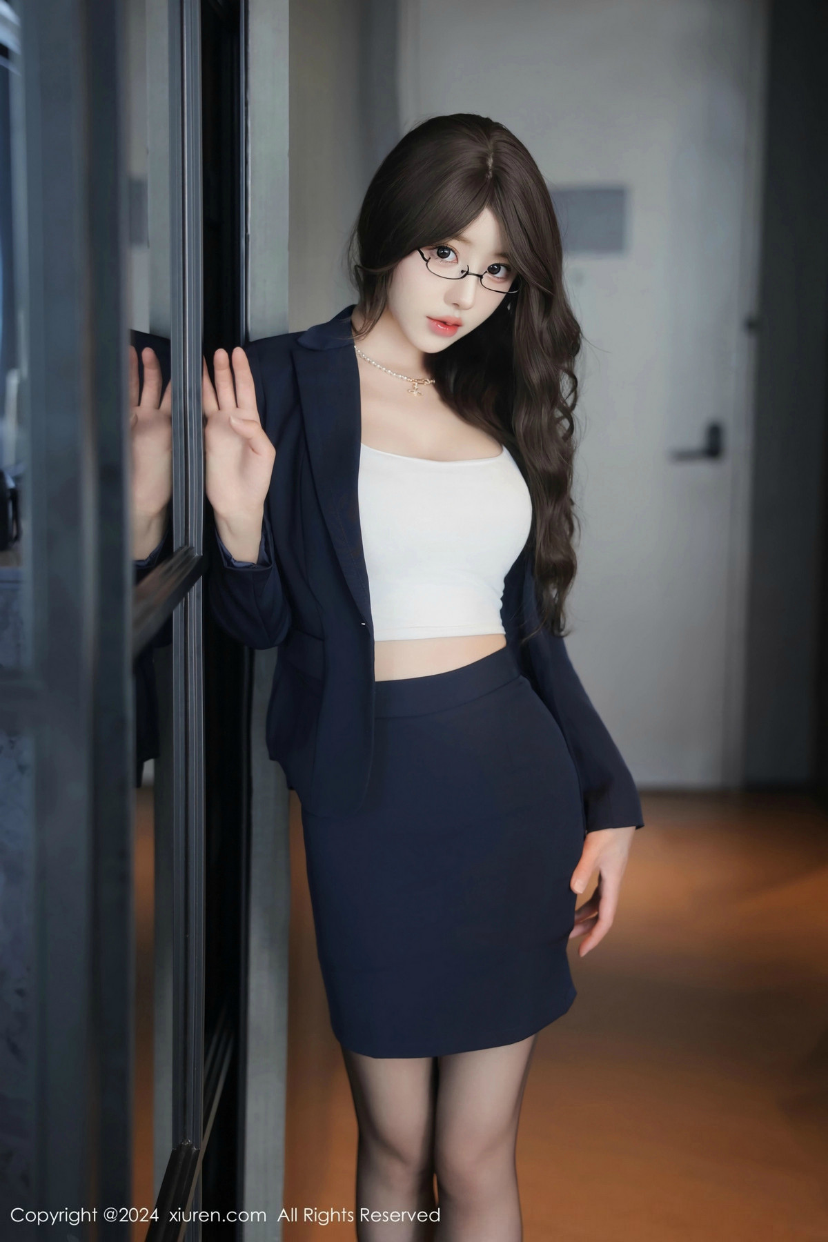 [XiuRen]高清写真图 2024.11.22 No.9486 桃妖夭 黑丝美腿