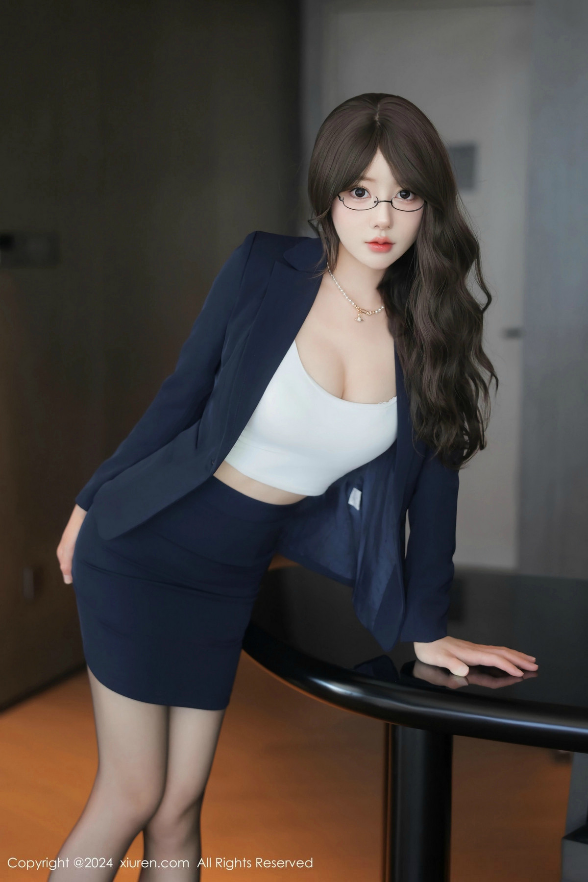 [XiuRen]高清写真图 2024.11.22 No.9486 桃妖夭 黑丝美腿