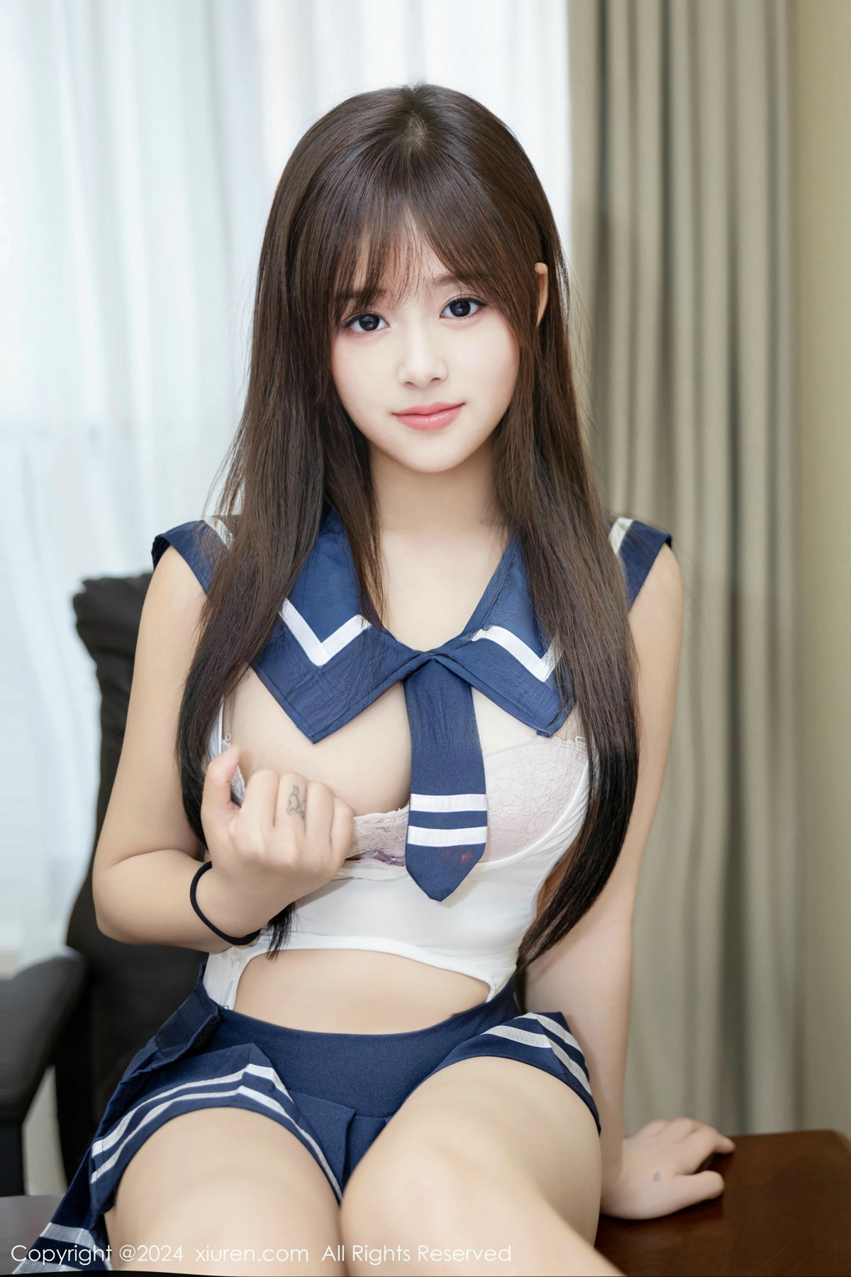[XiuRen]高清写真图 2024.11.28 No.9514 叶初雪 制服美臀