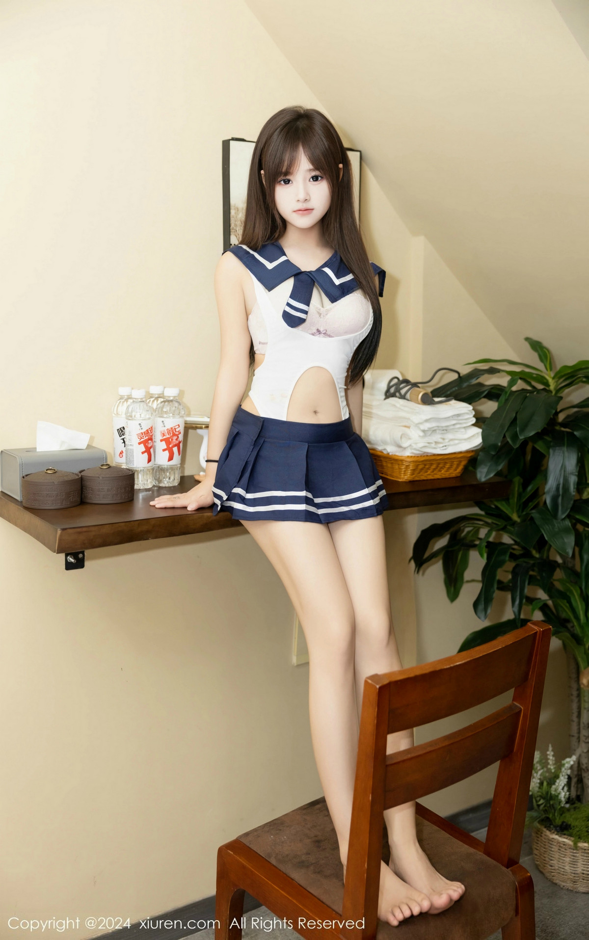 [XiuRen]高清写真图 2024.11.28 No.9514 叶初雪 制服美臀