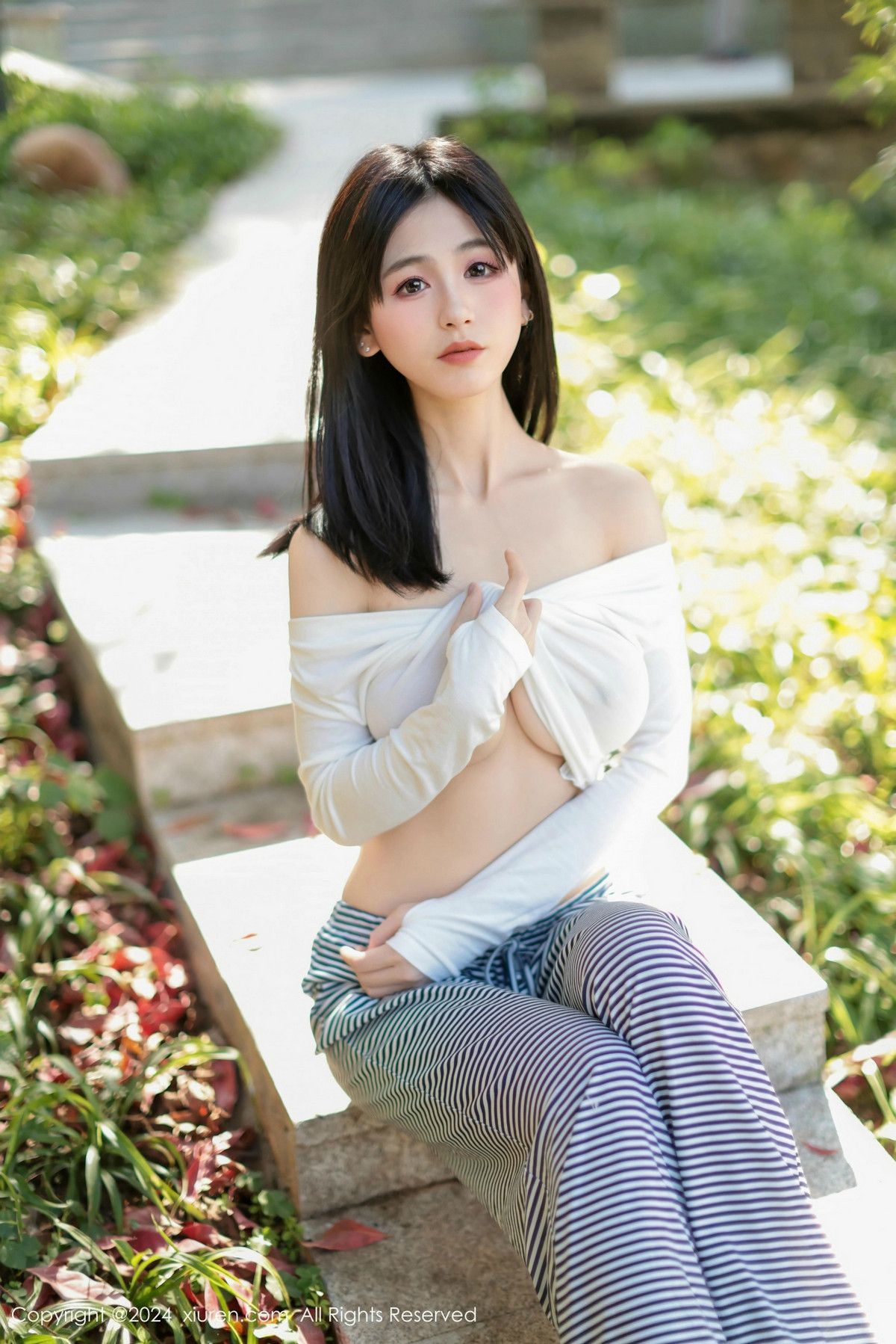 [XiuRen]高清写真图 2024.12.16 No.9605 奶芙乔乔 美腿黑丝