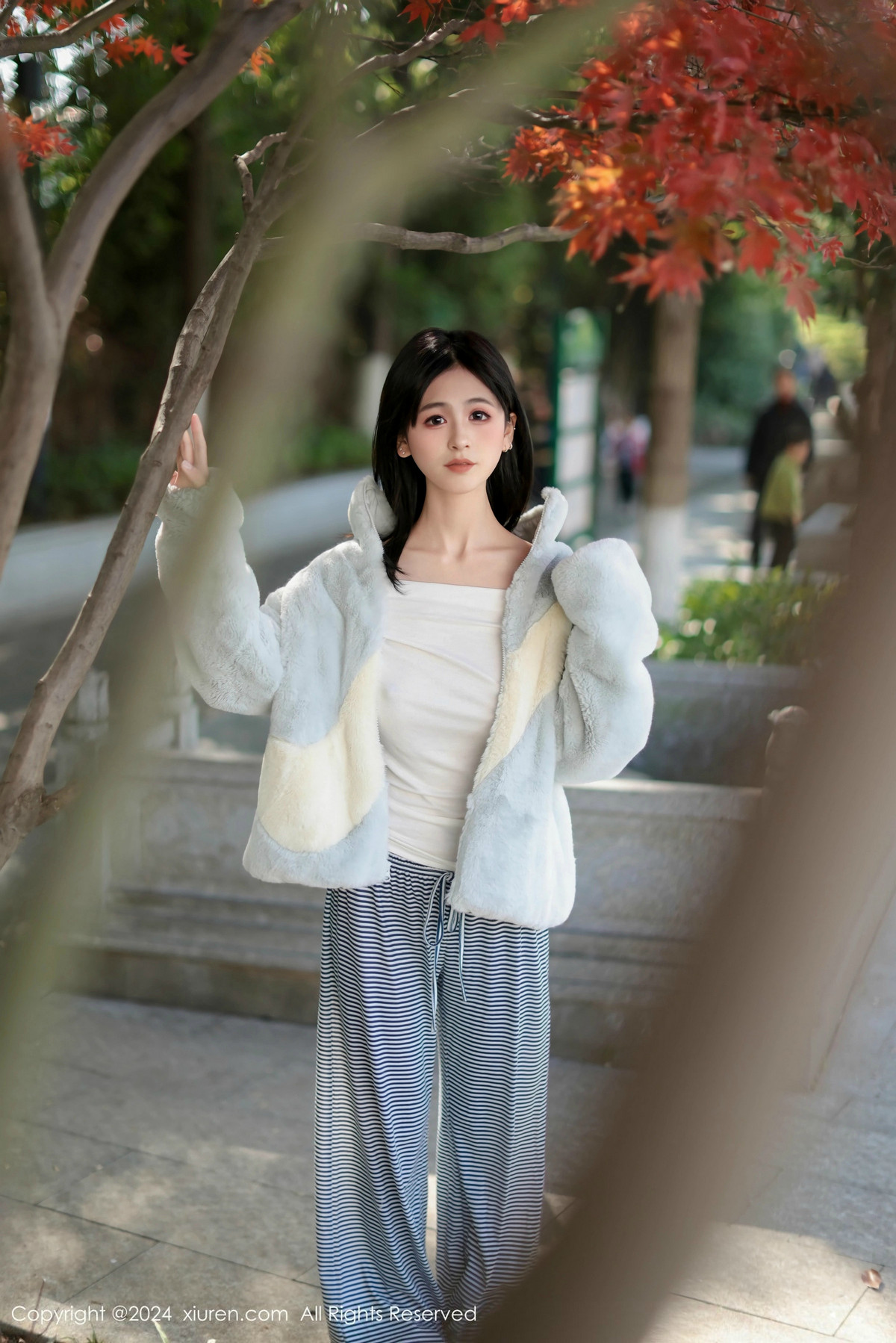 [XiuRen]高清写真图 2024.12.16 No.9605 奶芙乔乔 美腿黑丝