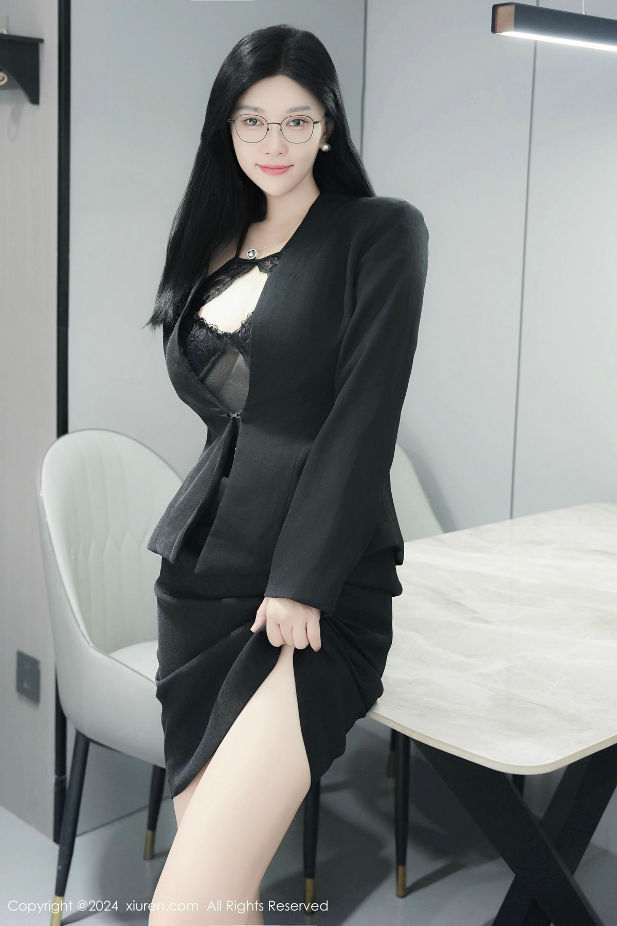 [XiuRen]高清写真图 2024.12.23 No.9639 雅茹老师 黑丝美臀