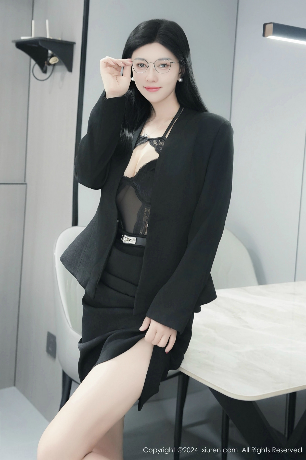 [XiuRen]高清写真图 2024.12.23 No.9639 雅茹老师 黑丝美臀
