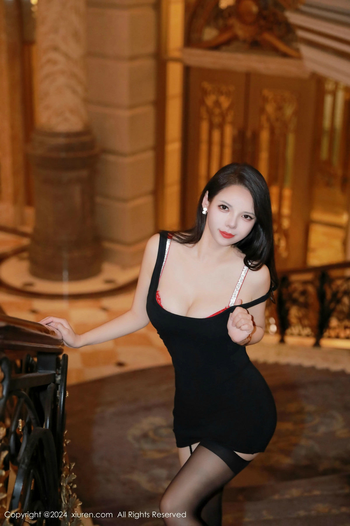 [XiuRen]高清写真图 2024.12.25 No.9655 大美妞儿 黑丝美腿