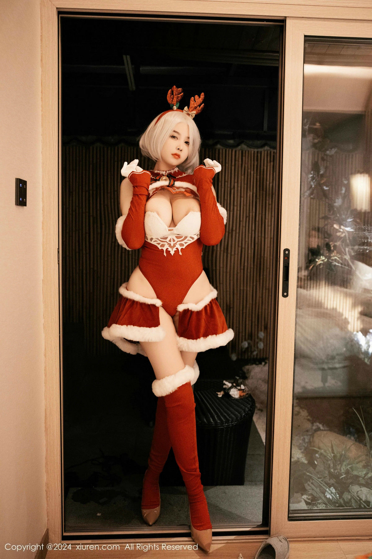 [XiuRen]高清写真图 2024.12.26 No.9660 樱桃小犊子 美臀性感