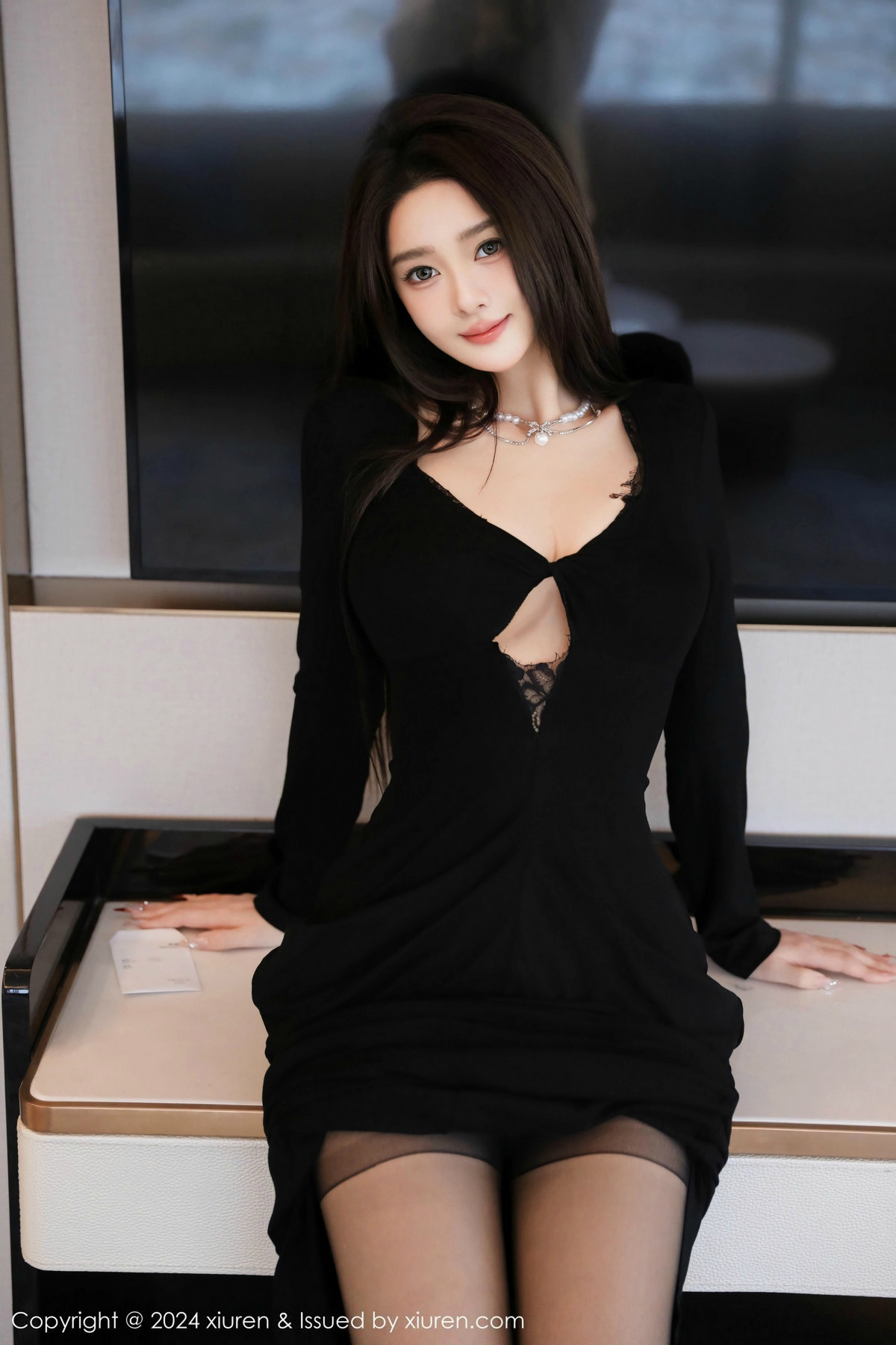 [XiuRen]高清写真图 2024.12.27 No.9670 Candy糖糖 妩媚美腿
