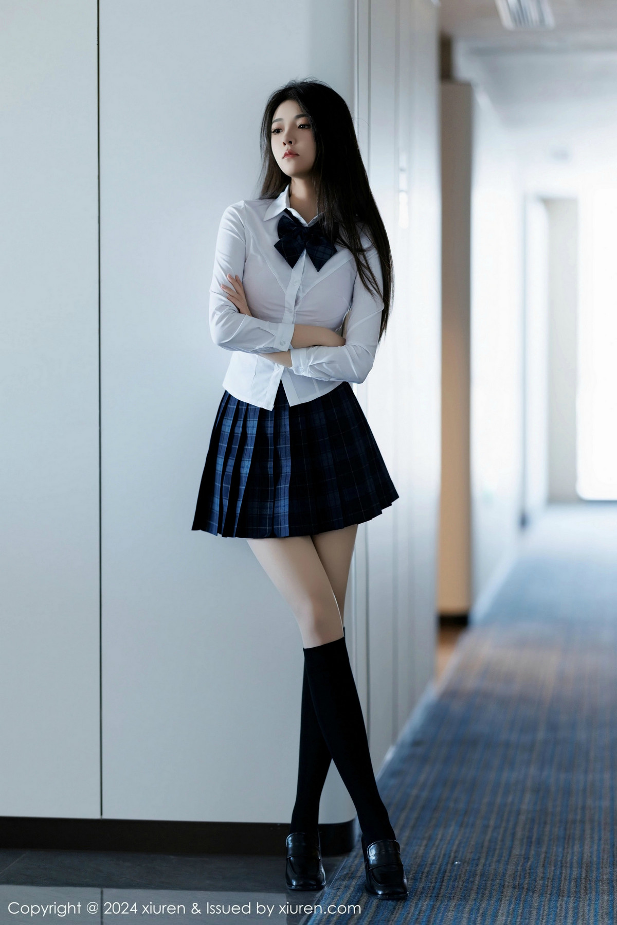 [XiuRen]高清写真图 2024.12.30 No.9682 初梦瑶 短裙美腿