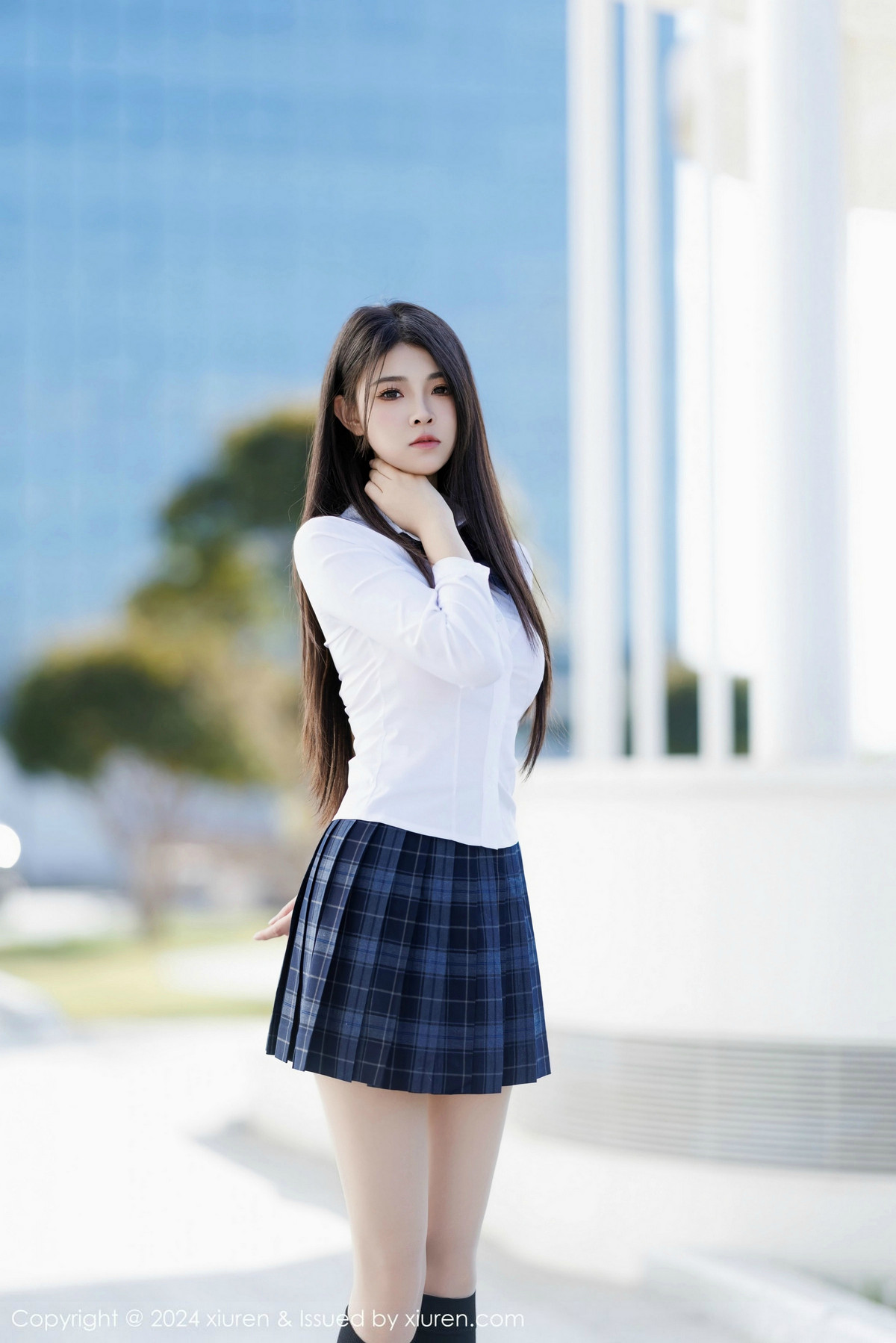 [XiuRen]高清写真图 2024.12.30 No.9682 初梦瑶 短裙美腿