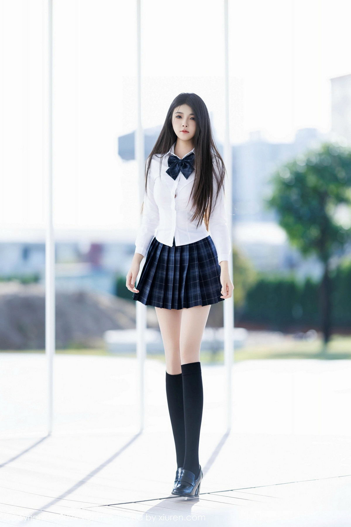 [XiuRen]高清写真图 2024.12.30 No.9682 初梦瑶 短裙美腿