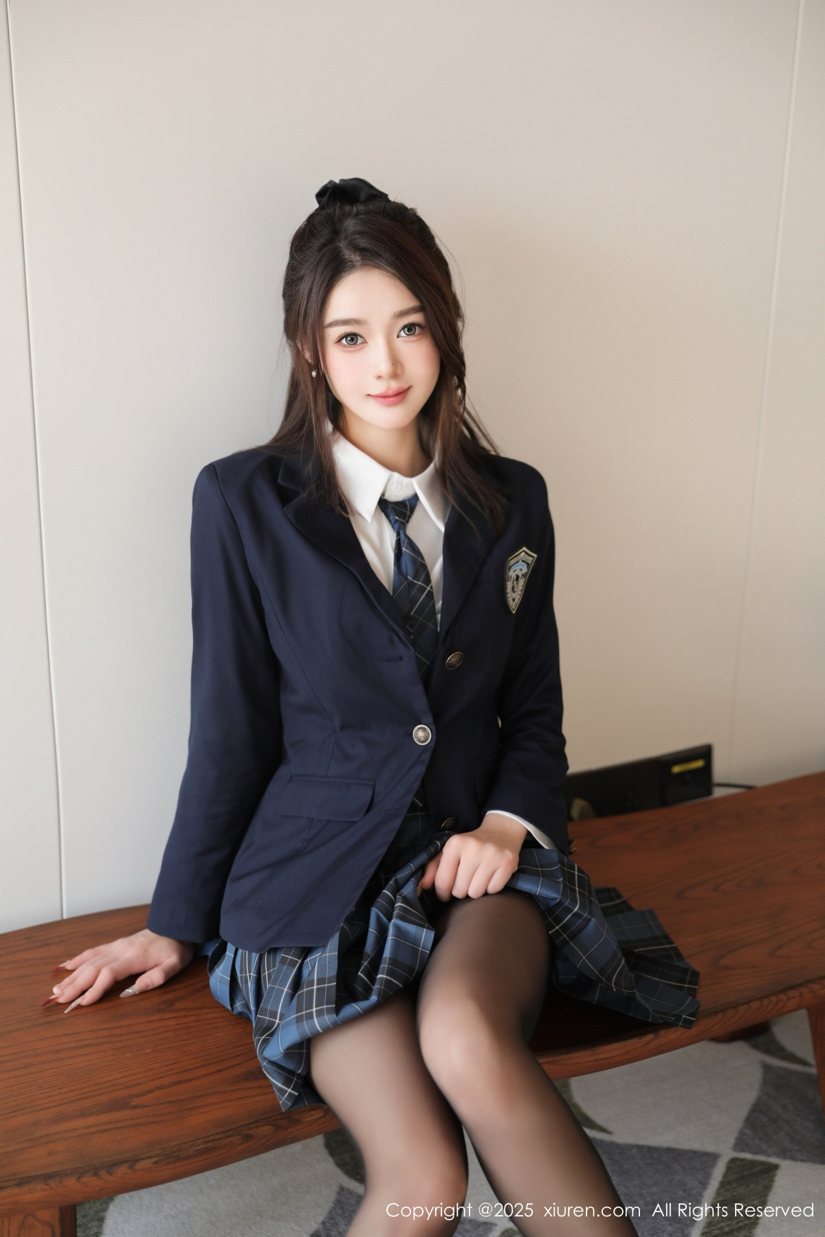 [XiuRen]高清写真图 2025.02.14 No.9888 Candy糖糖 黑丝美腿
