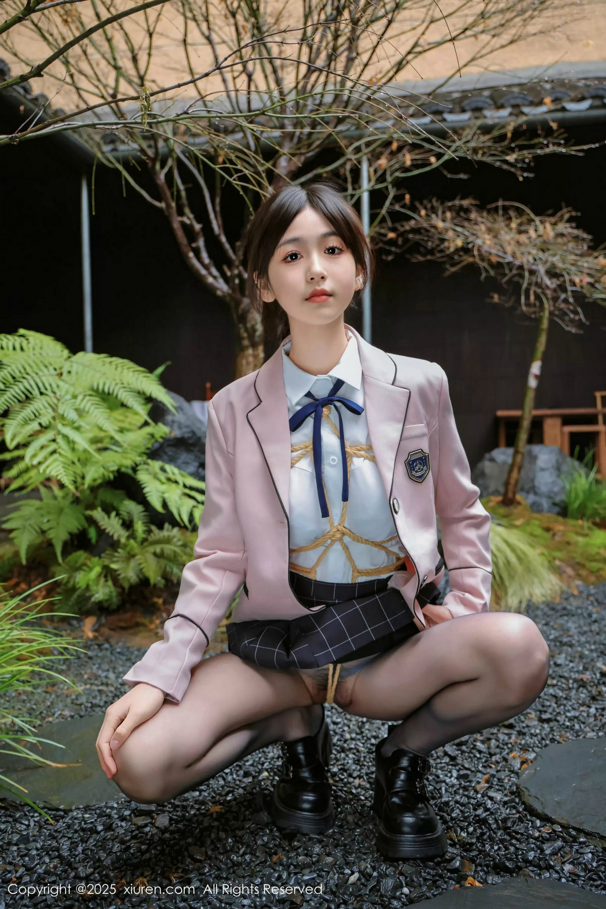 [XiuRen]高清写真图 2025.02.28 No.9949 奶芙乔乔 美腿黑丝