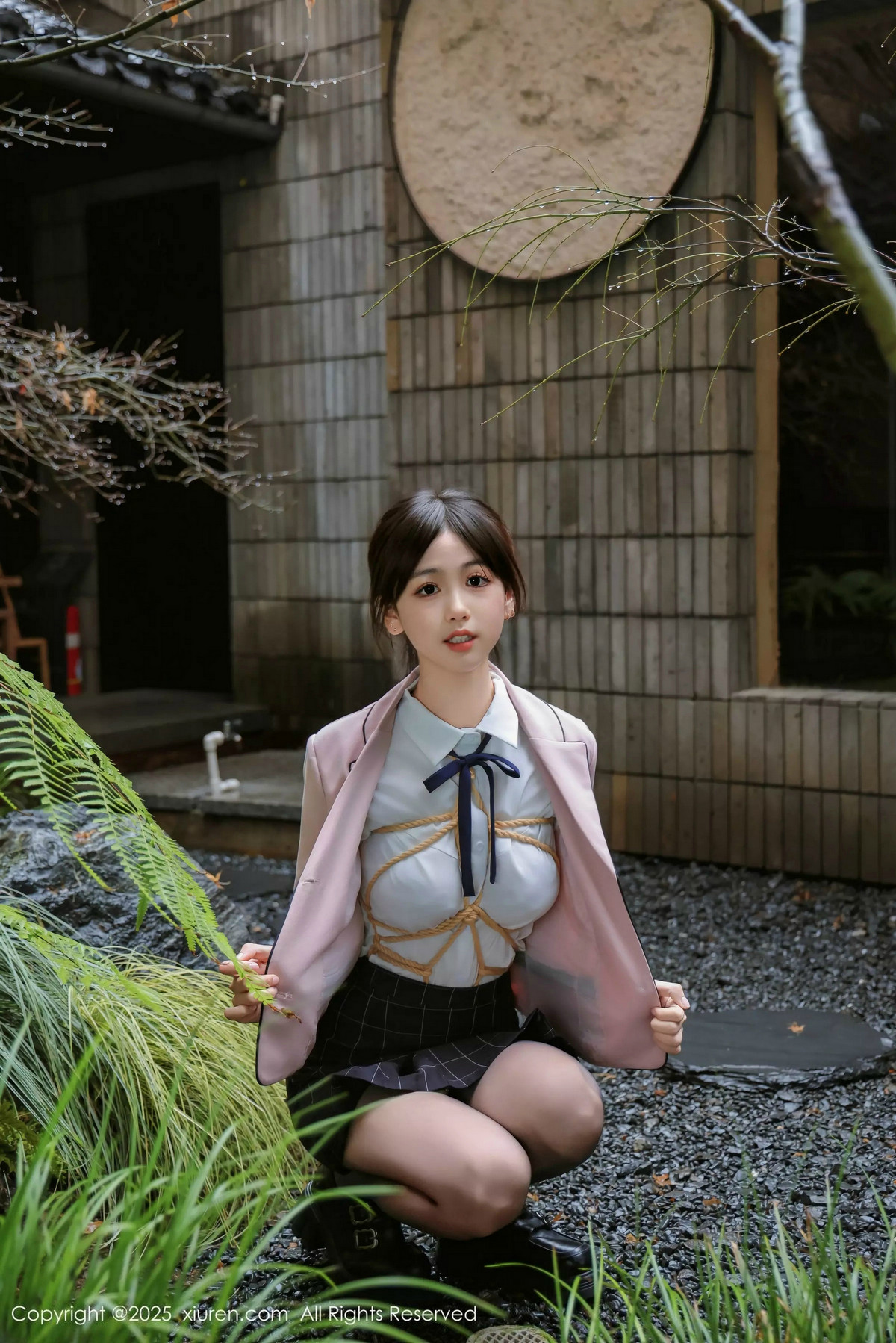 [XiuRen]高清写真图 2025.02.28 No.9949 奶芙乔乔 美腿黑丝