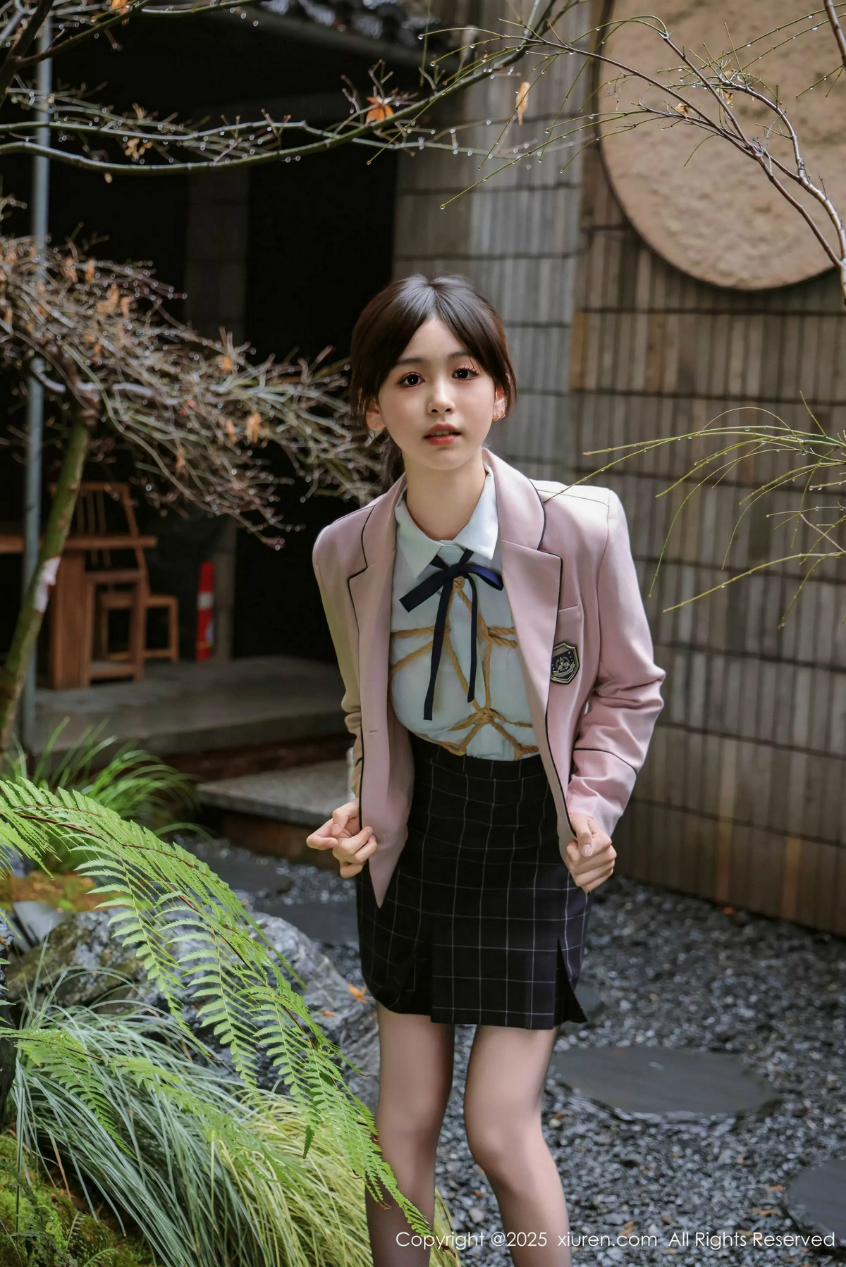 [XiuRen]高清写真图 2025.02.28 No.9949 奶芙乔乔 美腿黑丝