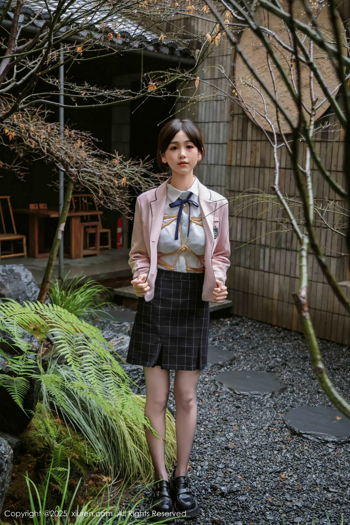 [XiuRen]高清写真图 2025.02.28 No.9949 奶芙乔乔 美腿黑丝