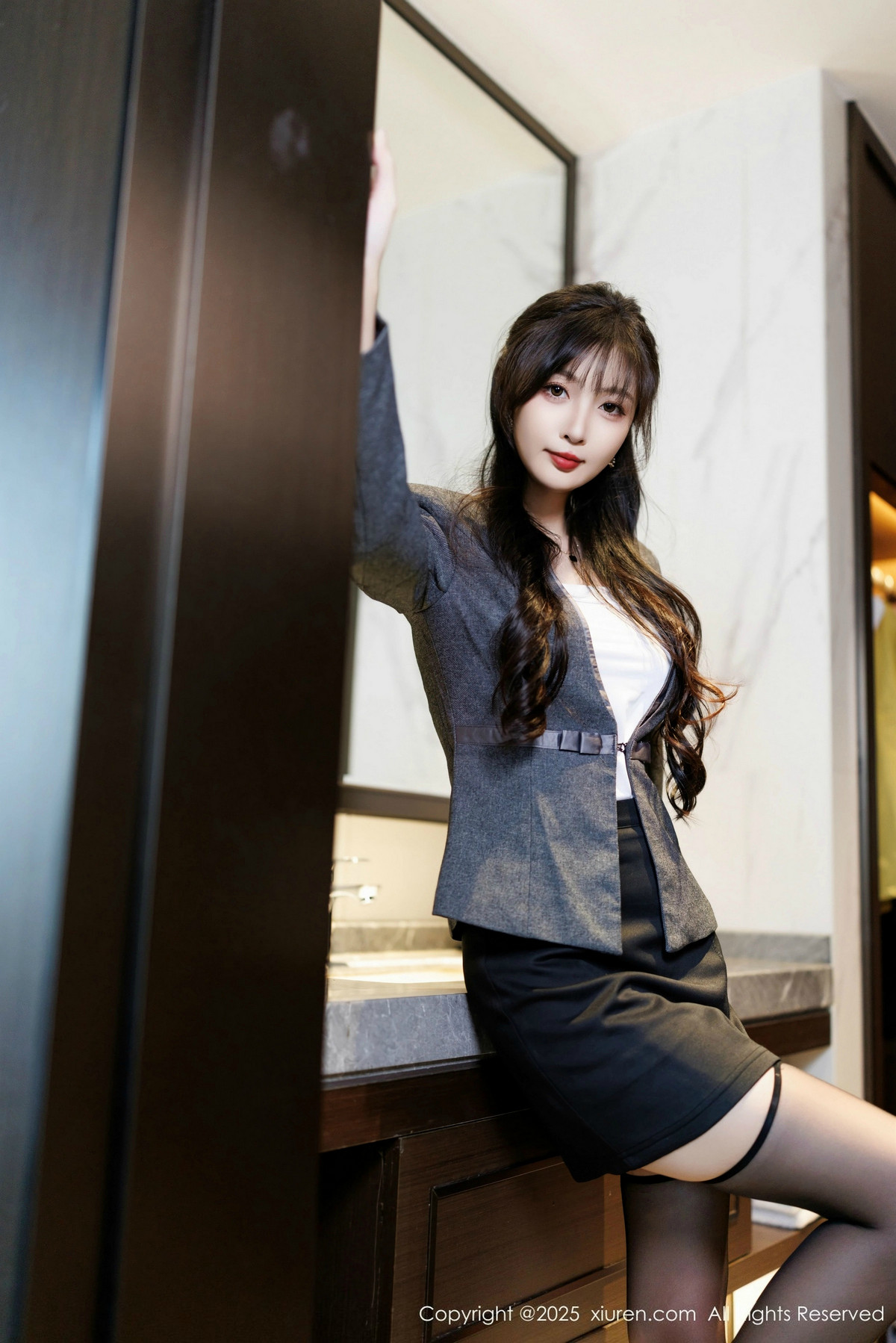 [XiuRen]高清写真图 2025.03.03 No.9957 樱桃小阑子 黑丝美腿