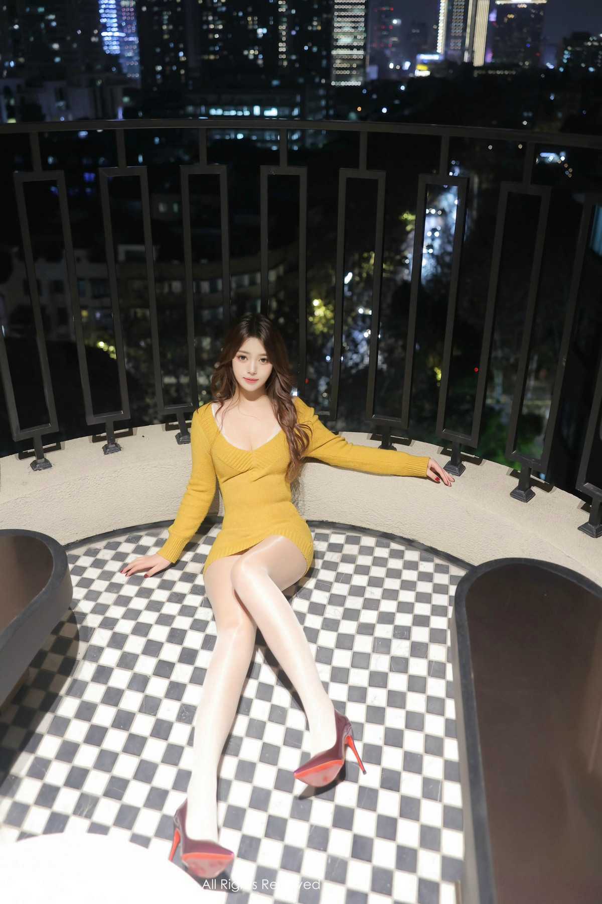 [XiuRen]高清写真图 2025.03.04 No.9965 蛋蛋宝 丝袜美腿
