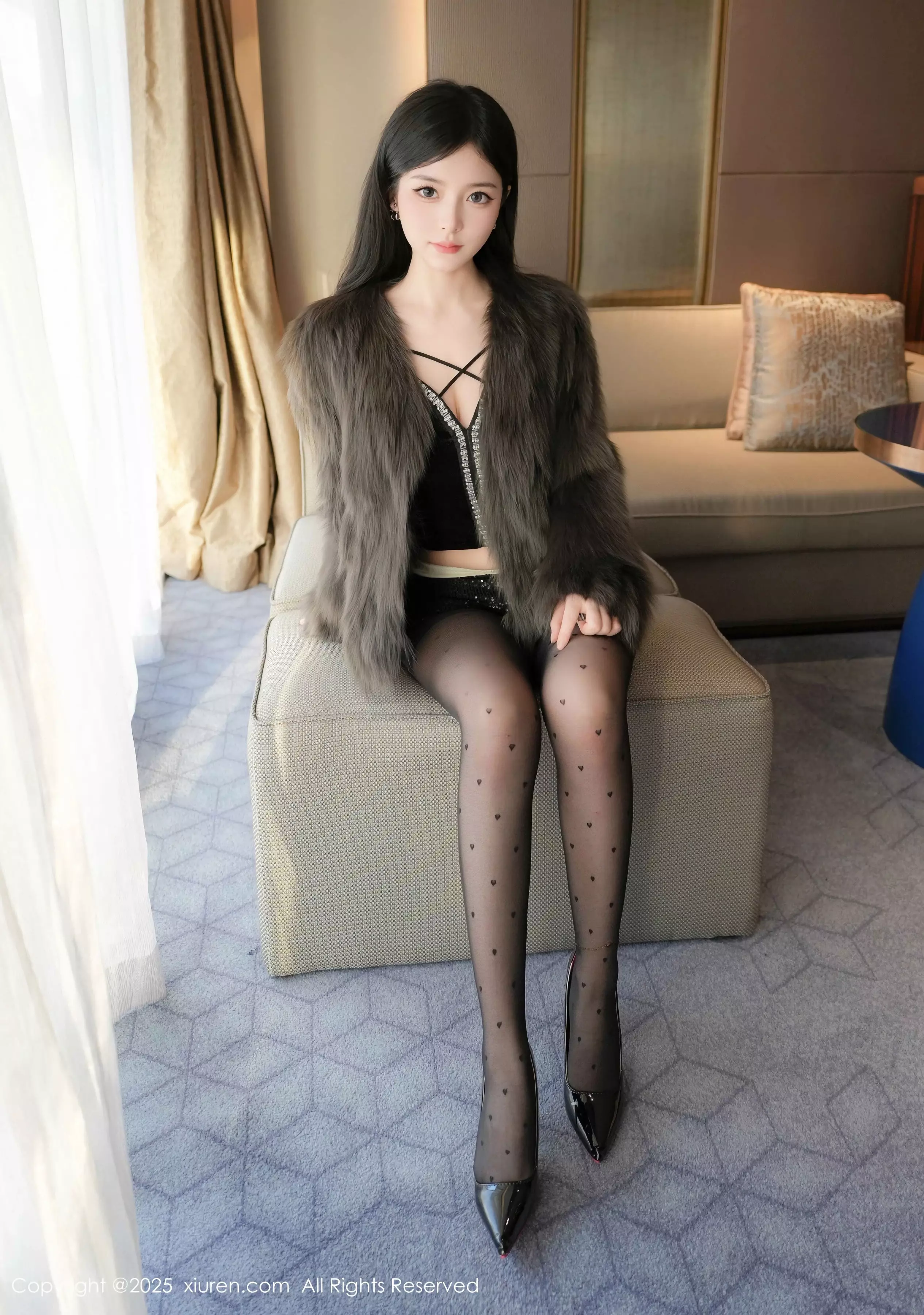 [XiuRen]高清写真图 2025.03.20 No.10045 优酱 黑丝美腿