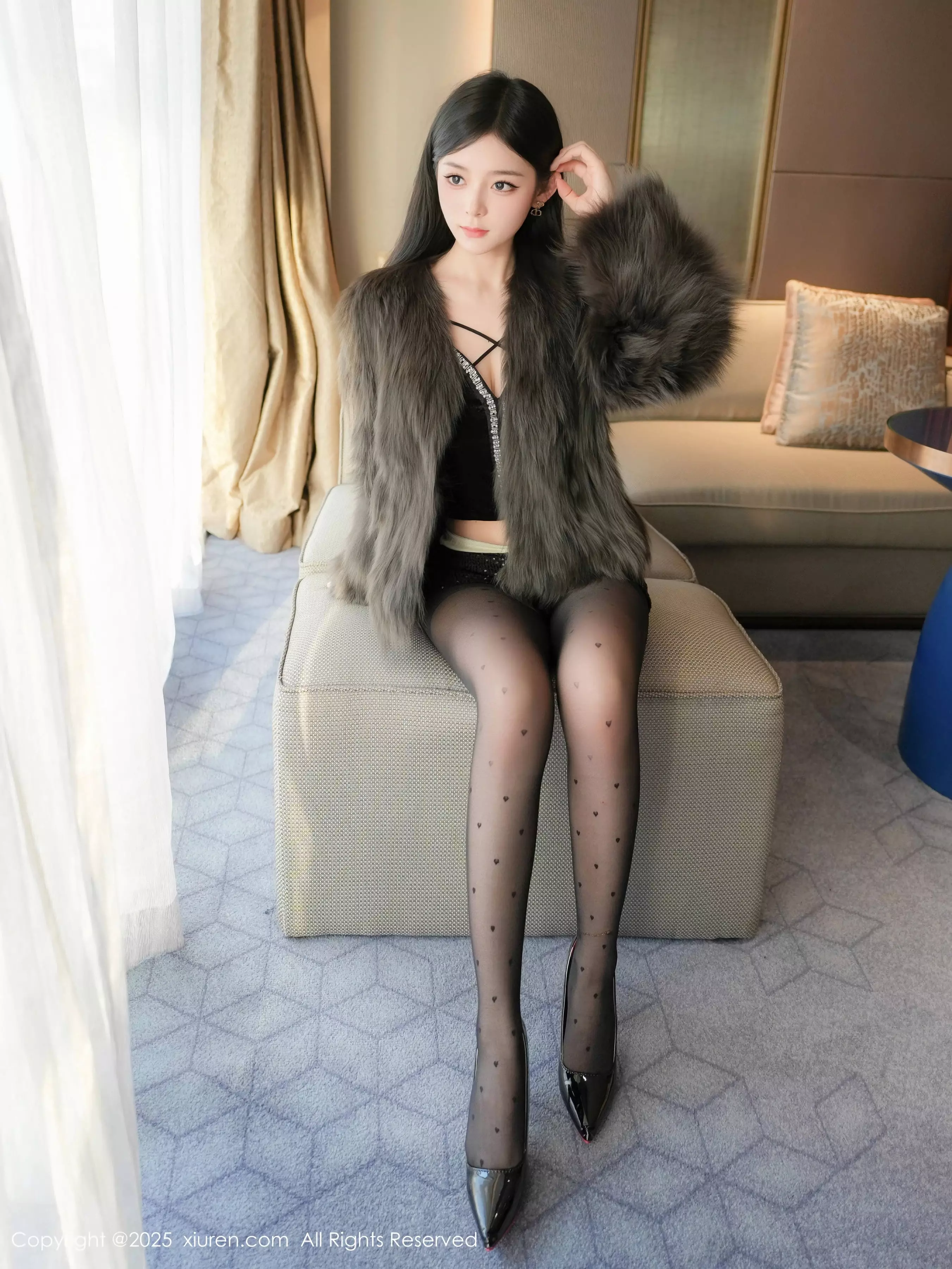 [XiuRen]高清写真图 2025.03.20 No.10045 优酱 黑丝美腿