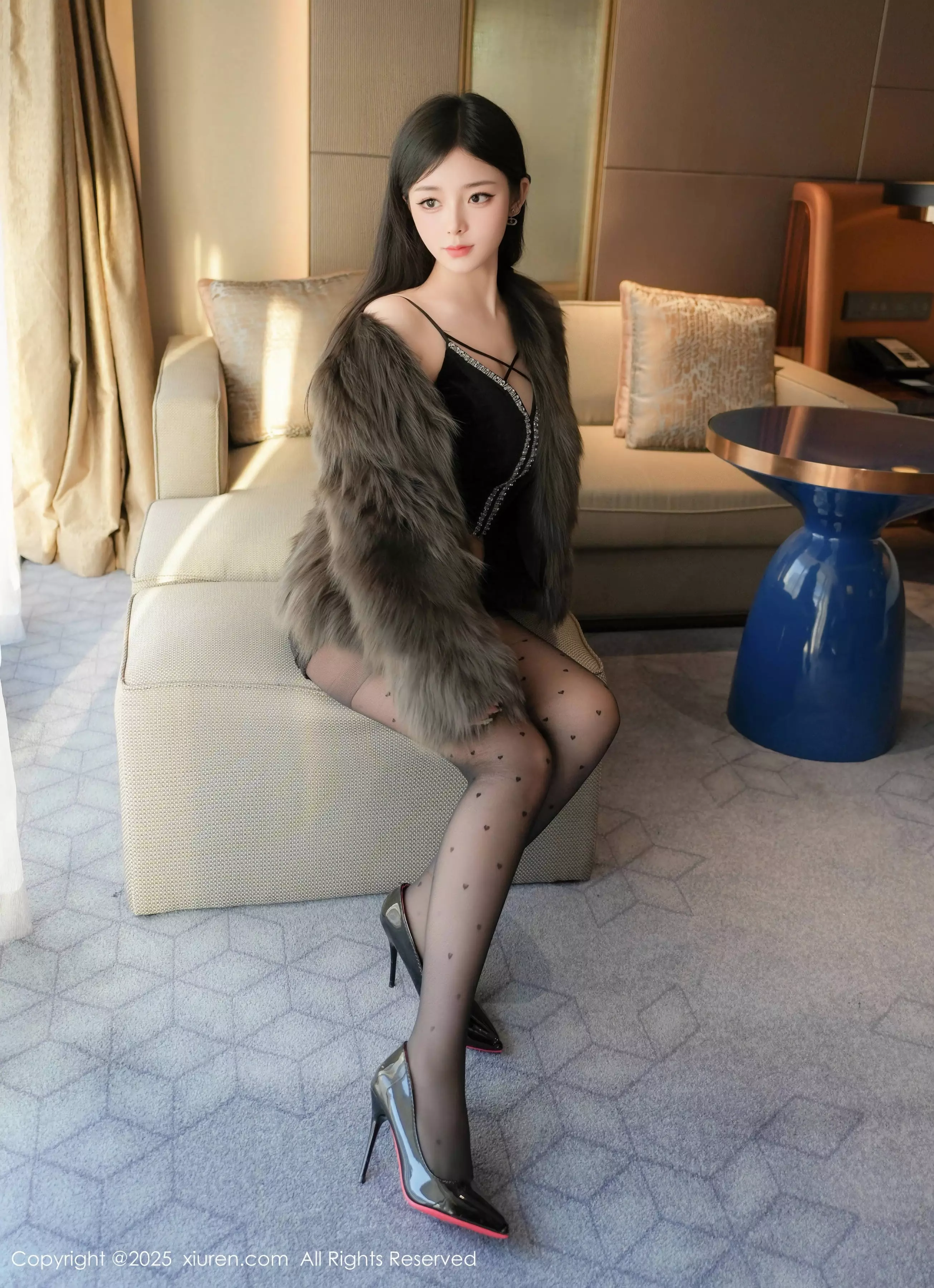 [XiuRen]高清写真图 2025.03.20 No.10045 优酱 黑丝美腿