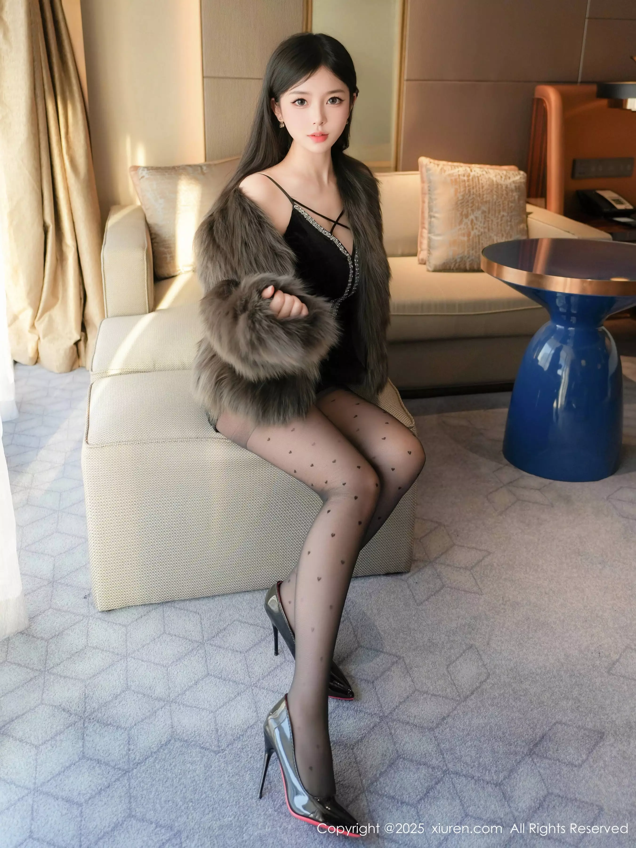 [XiuRen]高清写真图 2025.03.20 No.10045 优酱 黑丝美腿