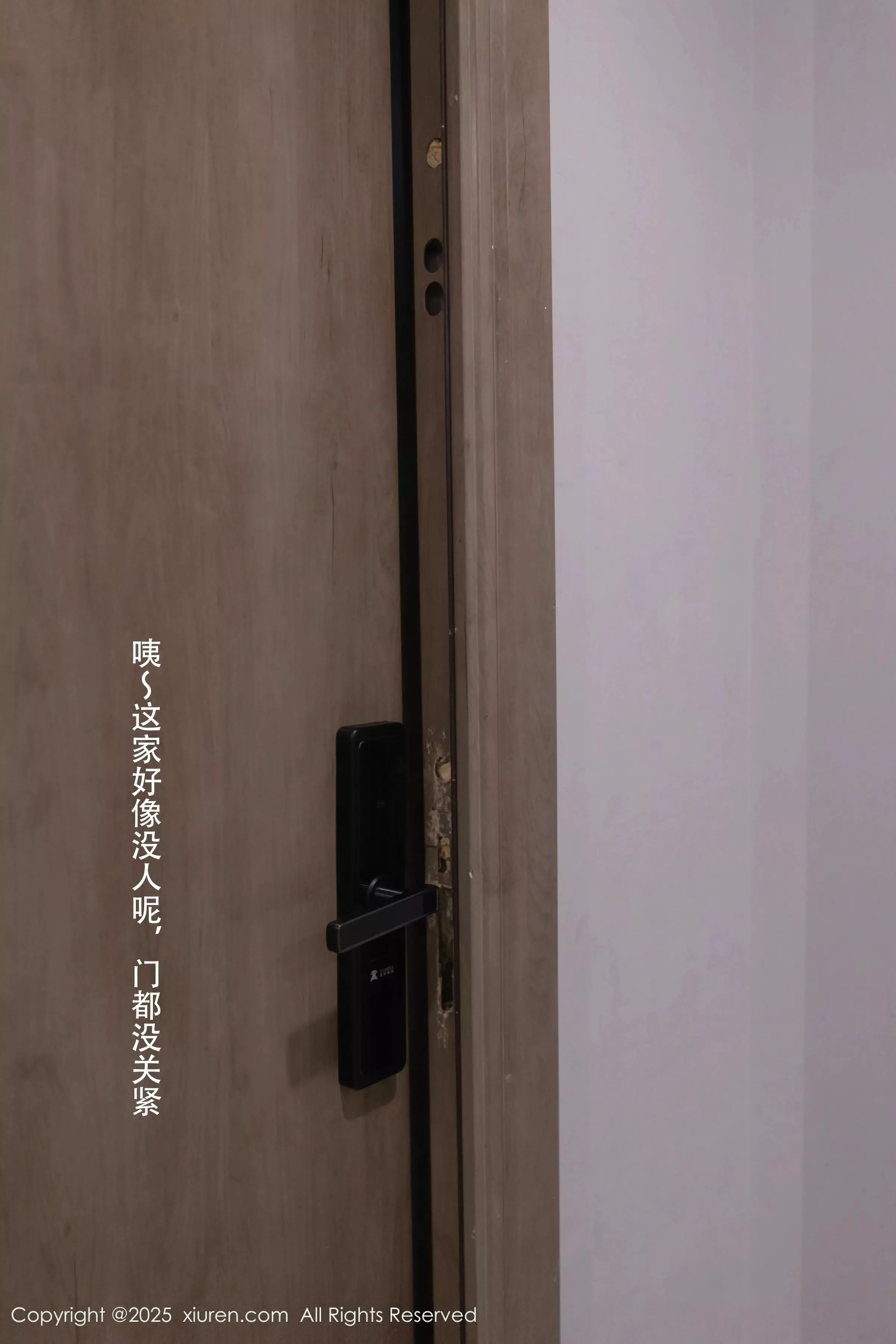 [XiuRen]高清写真图 2025.03.19 No.10042 杏子Yada 美腿性感
