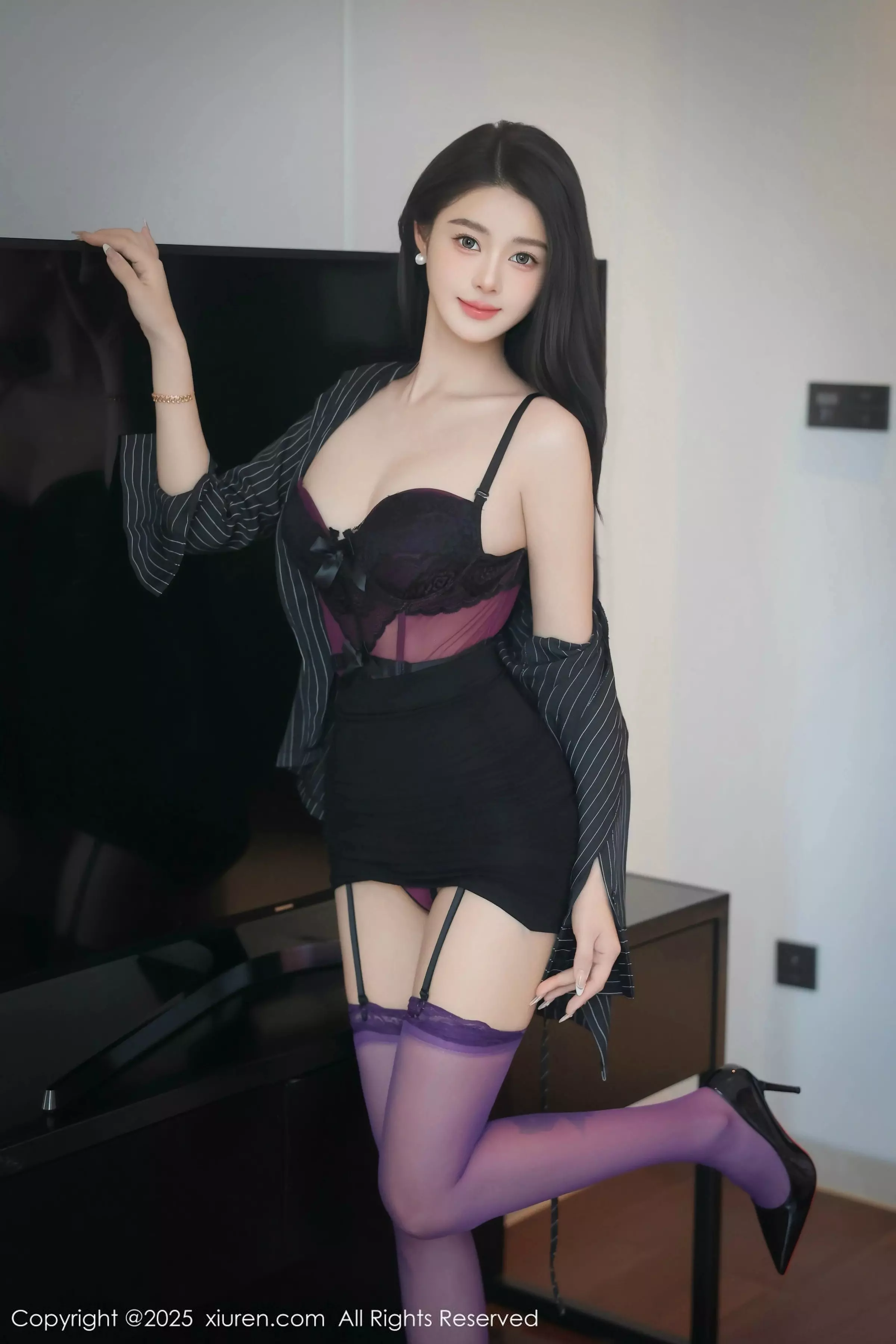 [XiuRen]高清写真图 2025.03.21 No.10053 Candy糖糖 紫色丝袜