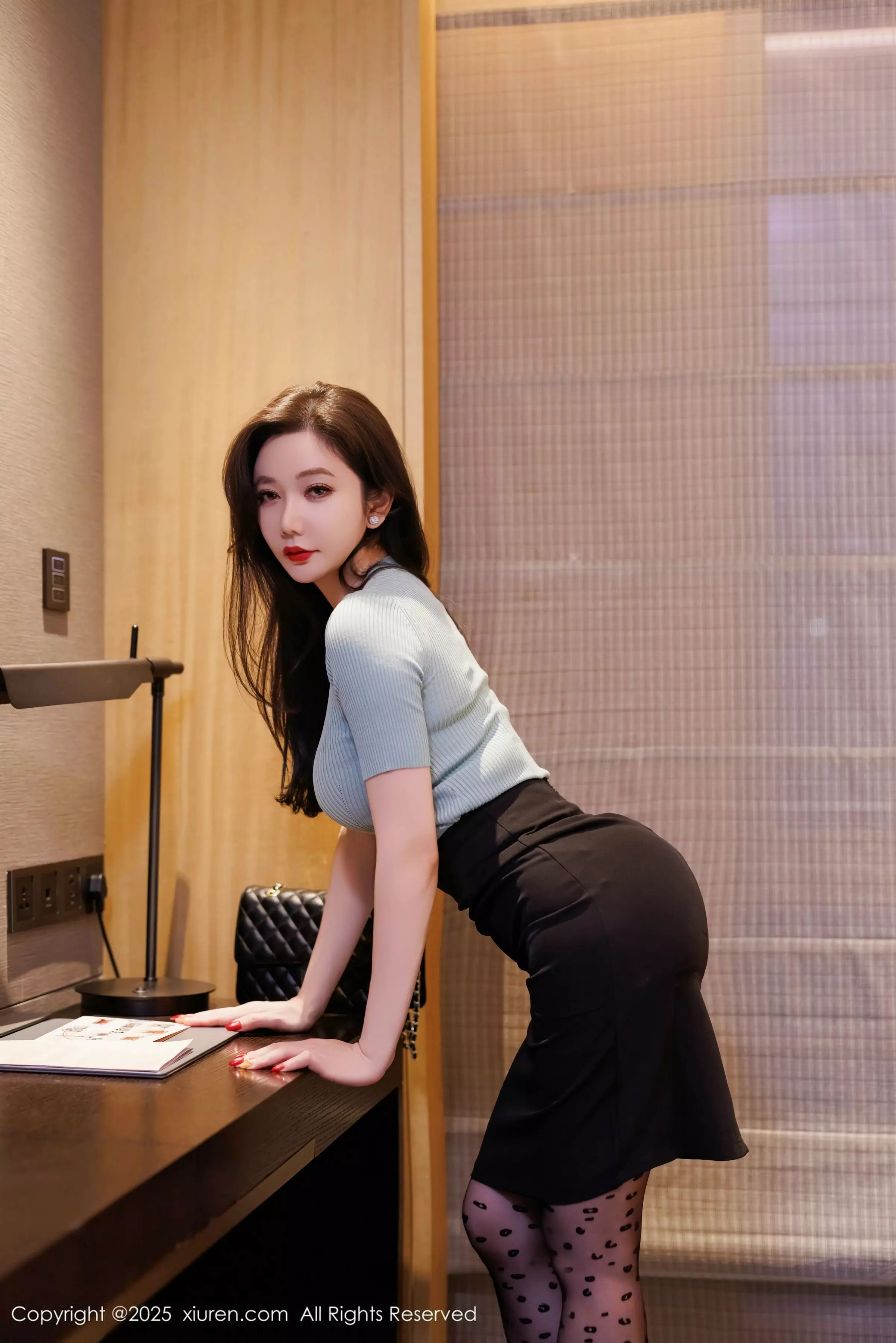 [XiuRen]高清写真图 2025.03.24 No.10060 心妍小公主 蓝色T恤