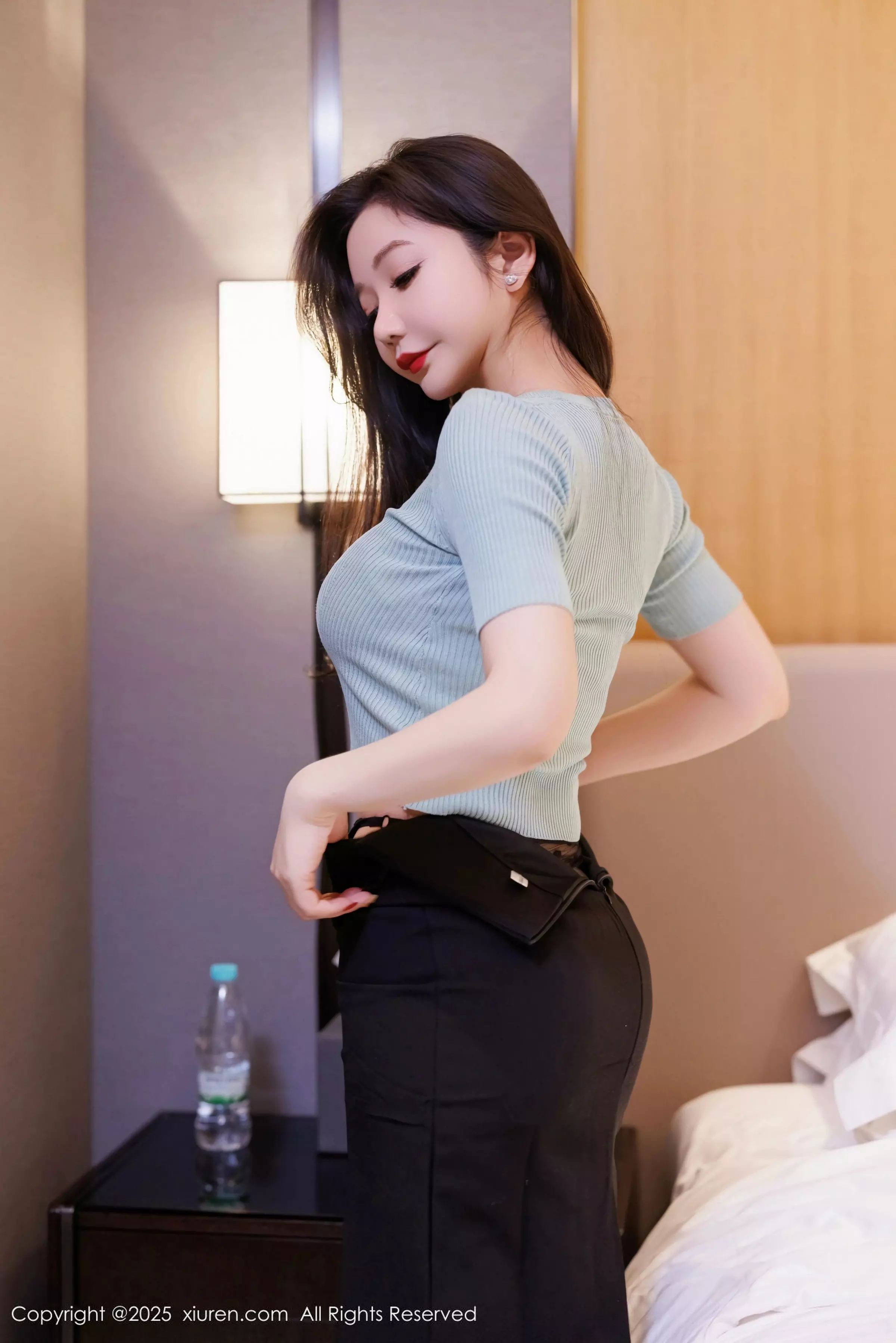 [XiuRen]高清写真图 2025.03.24 No.10060 心妍小公主 蓝色T恤