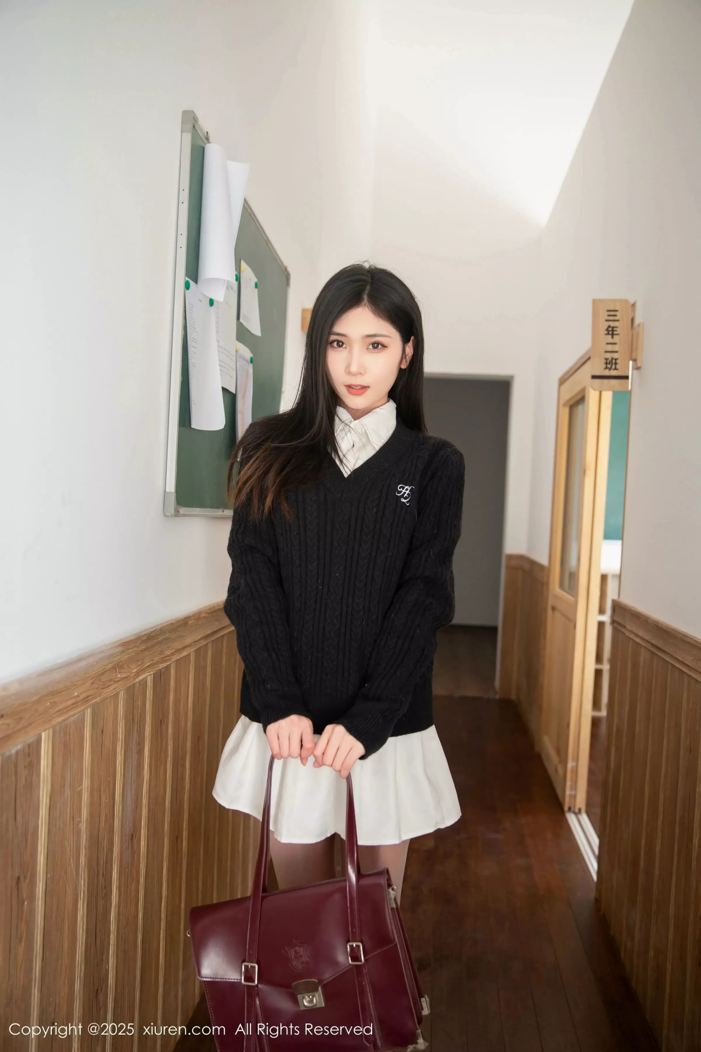 [XiuRen]高清写真图 2025.03.27 No.10078 刘婷婷 白色丝袜