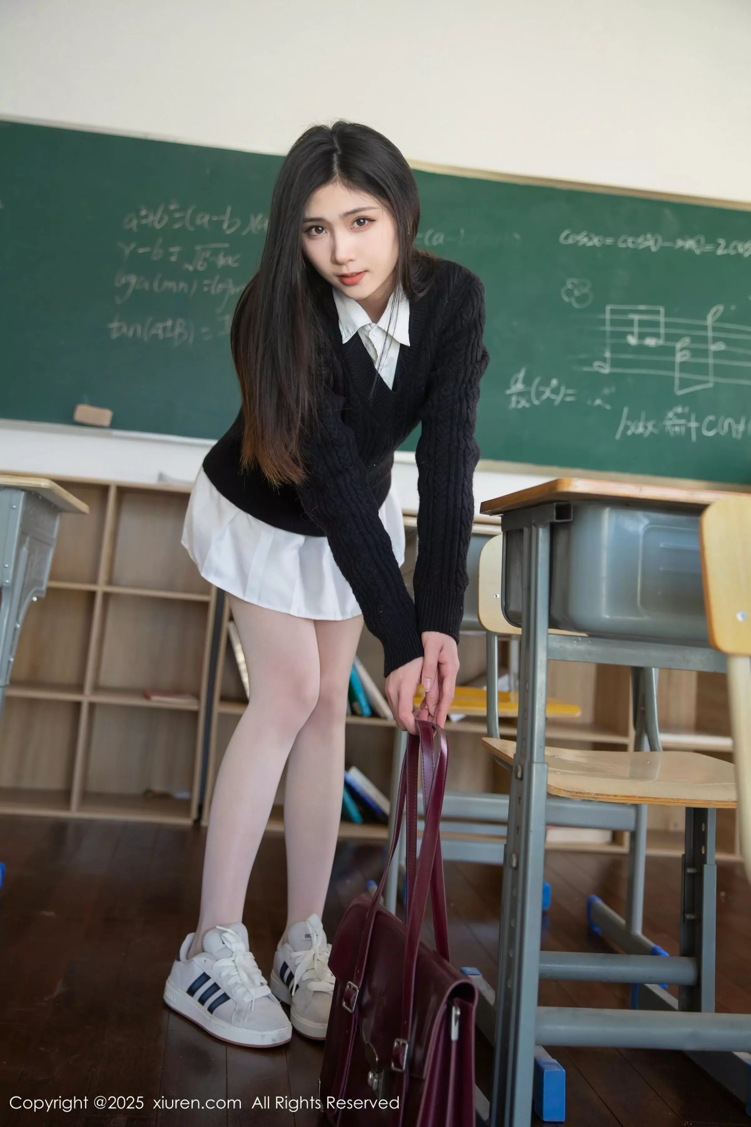 [XiuRen]高清写真图 2025.03.27 No.10078 刘婷婷 白色丝袜