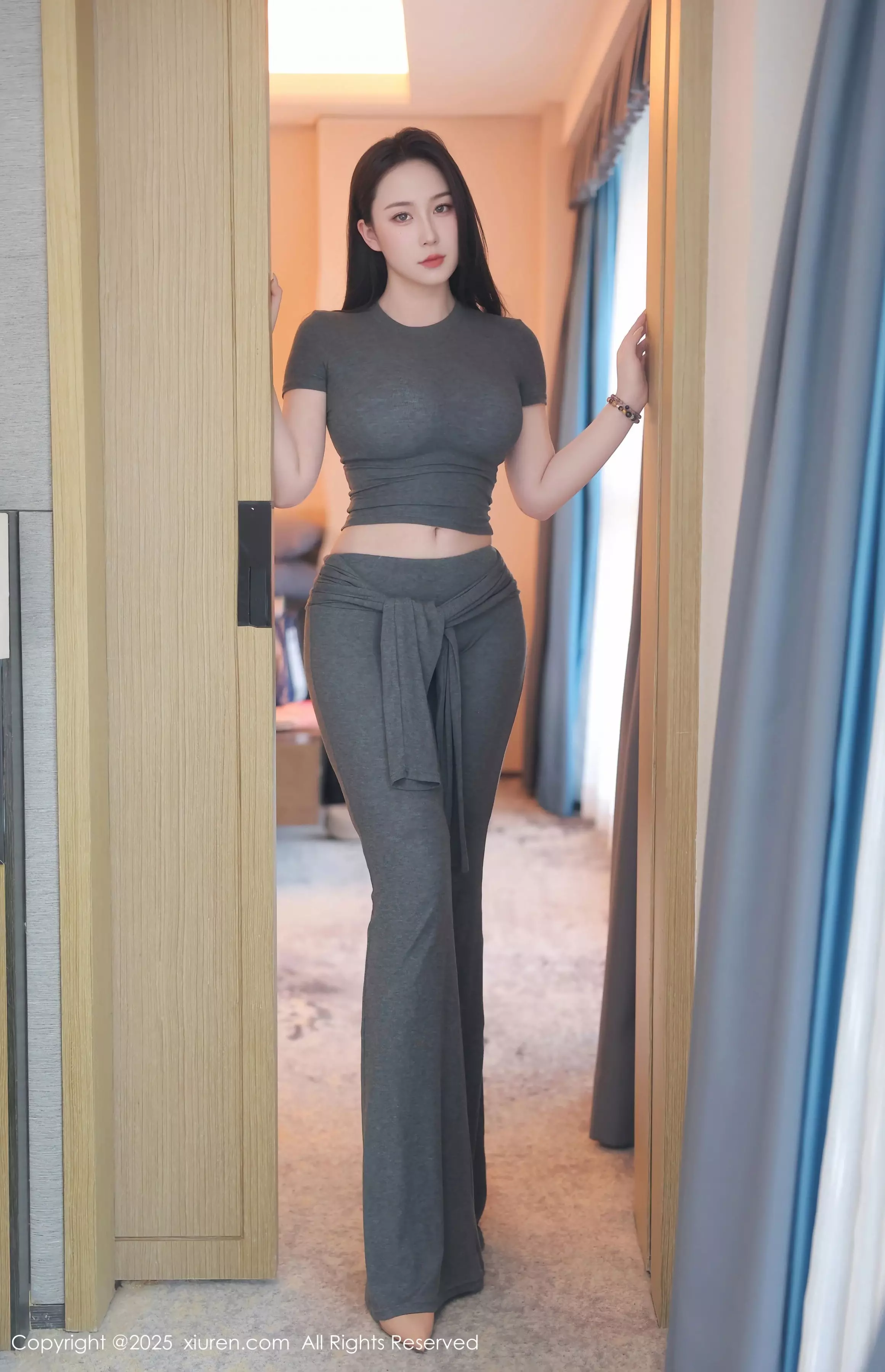[XiuRen]高清写真图 2025.03.31 No.10092 林昔予yorki 灰色瑜伽服