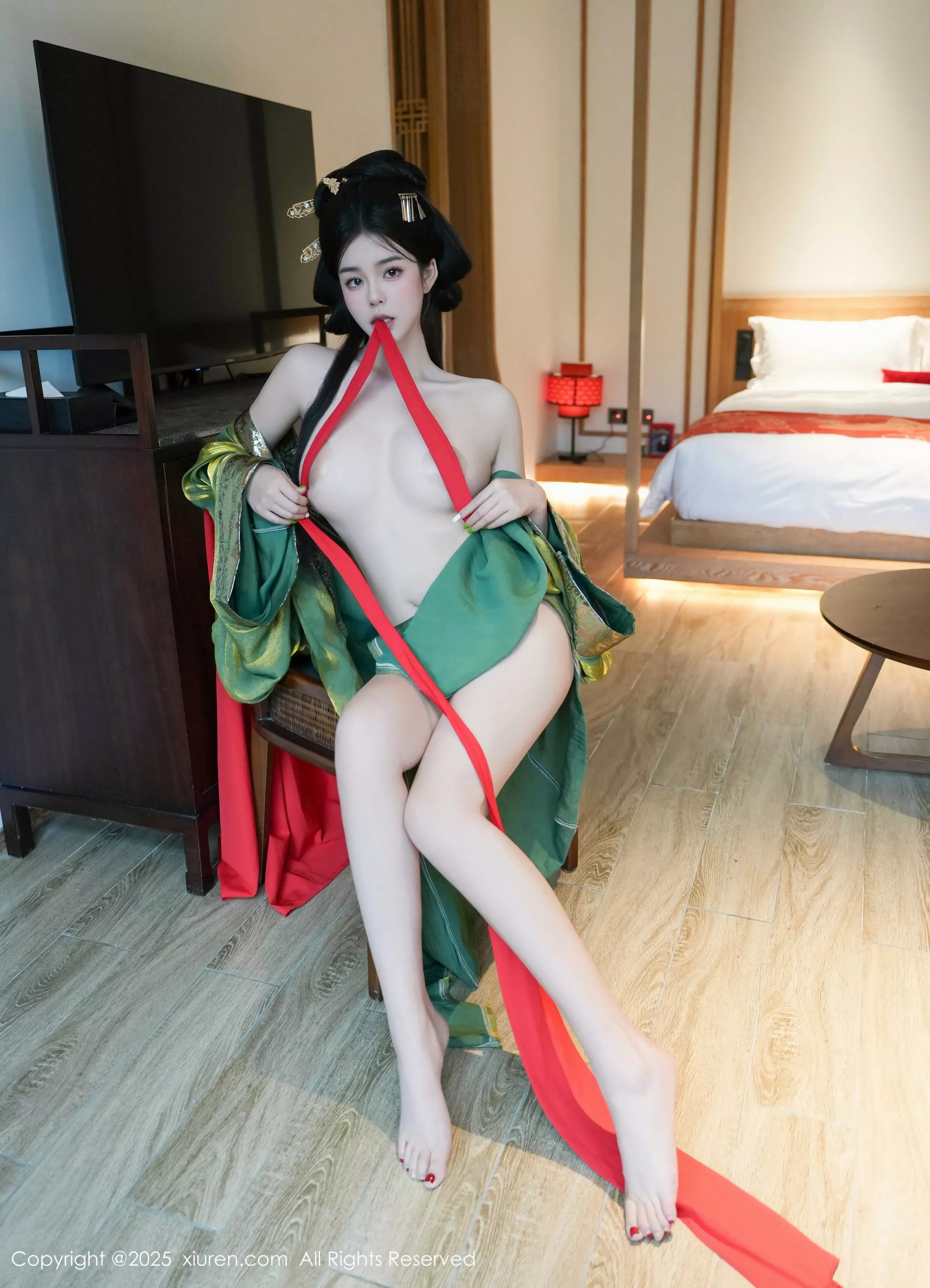 [XiuRen]高清写真图 2025.04.09 No.10126 雪糕CiCi 性感古风