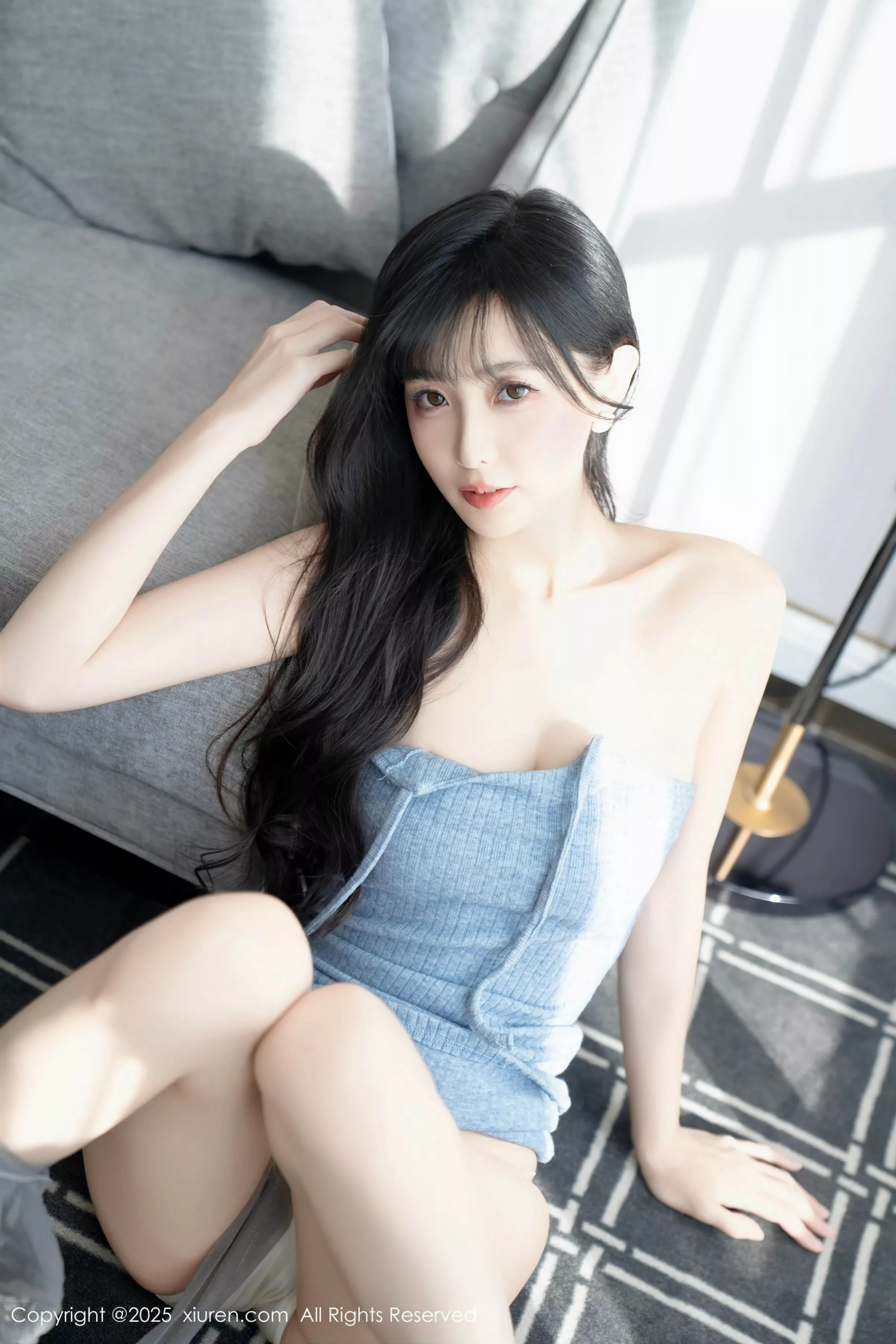 [XiuRen]高清写真图 2025.04.08 No.10124 樱桃小阑子 灰色丝袜