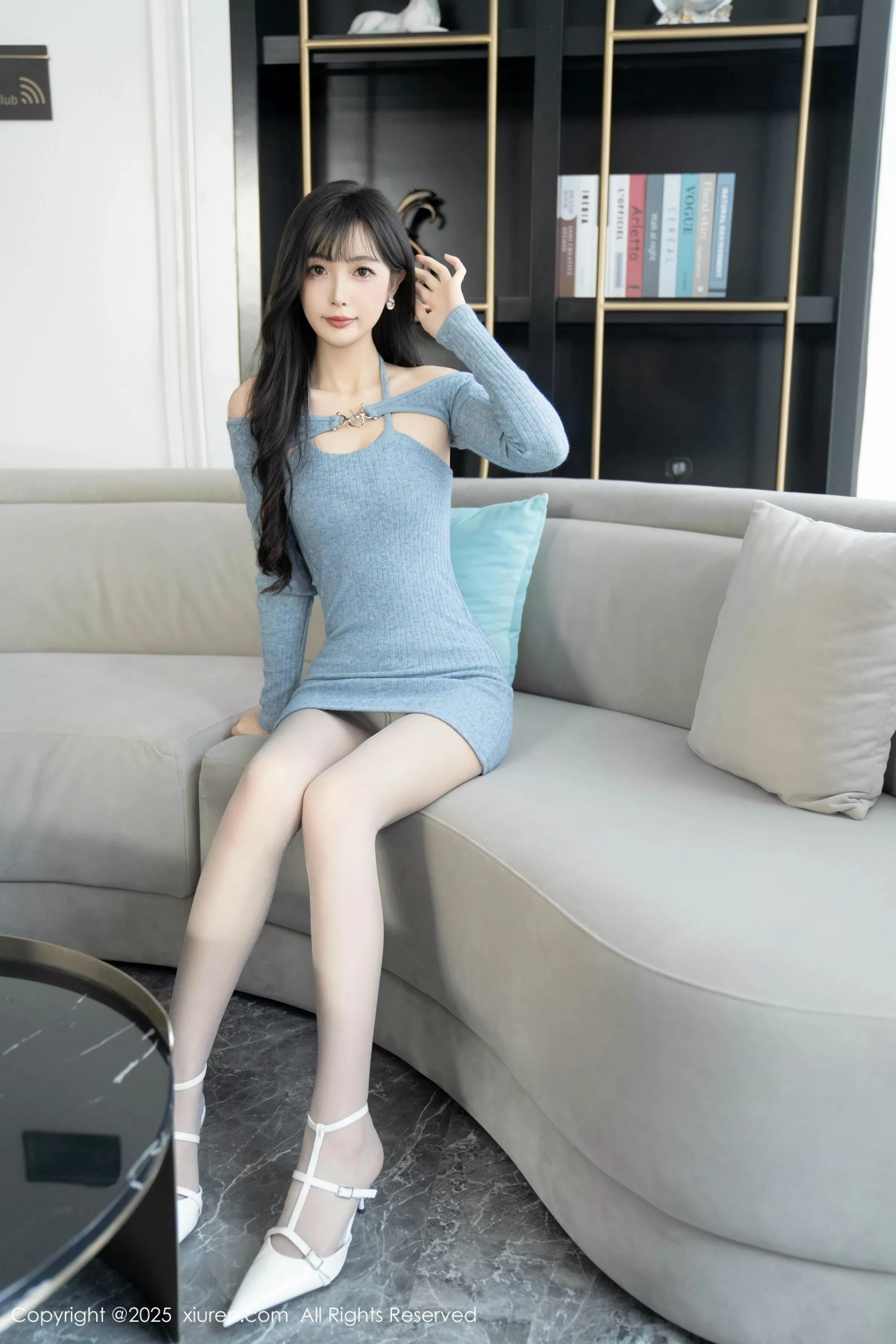 [XiuRen]高清写真图 2025.04.08 No.10124 樱桃小阑子 灰色丝袜