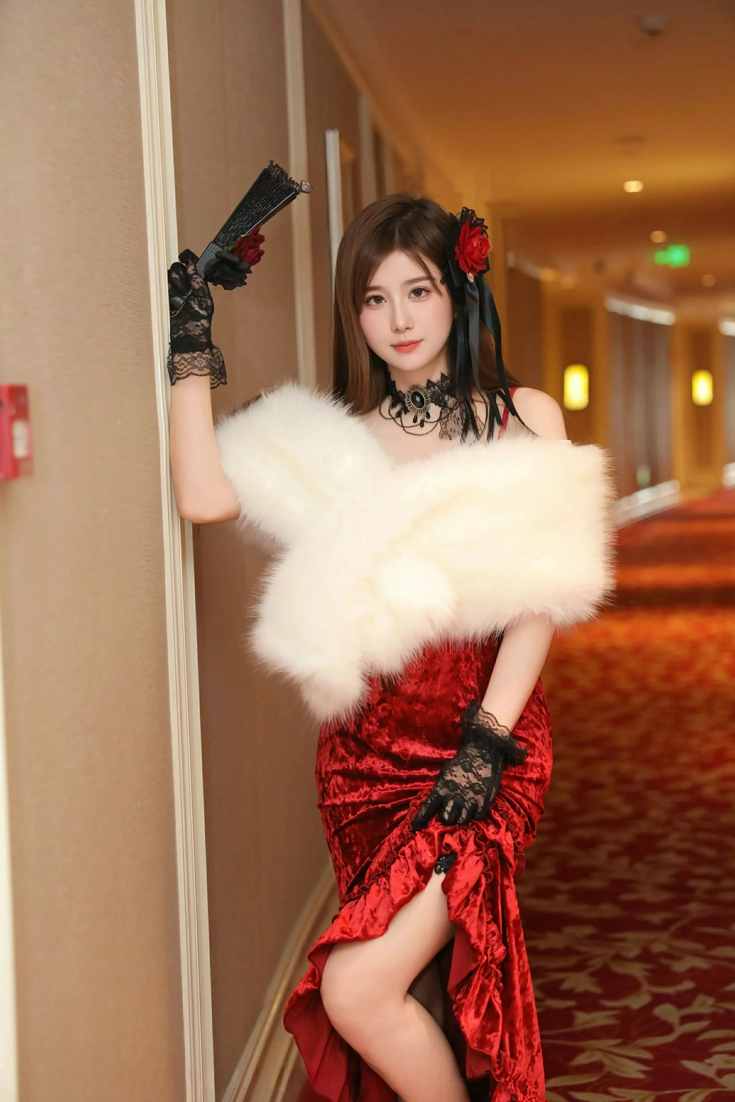 [XiuRen]高清写真图 2025.04.11 No.10140 小肉肉咪 复古红裙