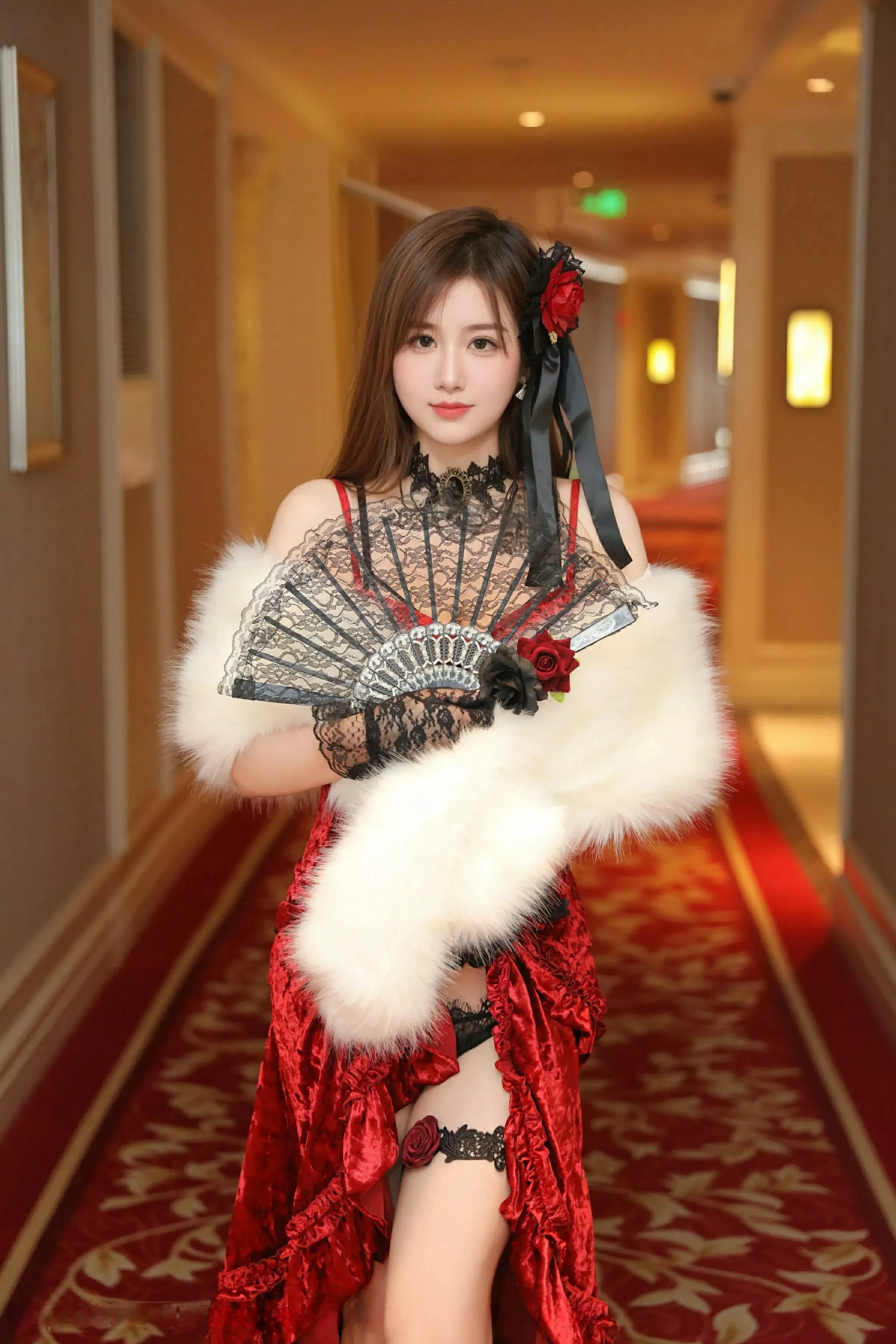 [XiuRen]高清写真图 2025.04.11 No.10140 小肉肉咪 复古红裙