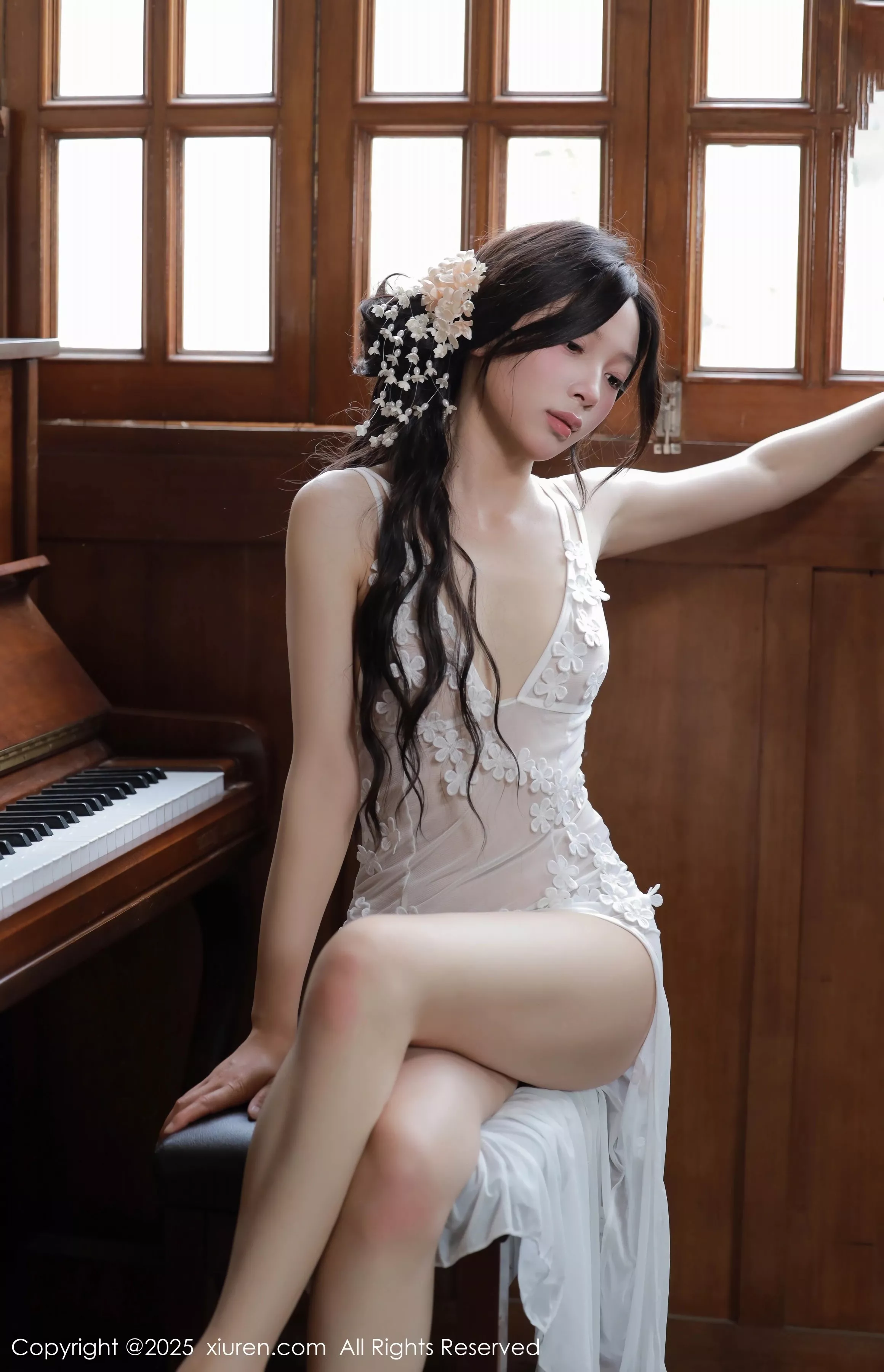 [XiuRen]高清写真图 2025.04.25 No.10198 橙子酱Lillian 白色蕾丝