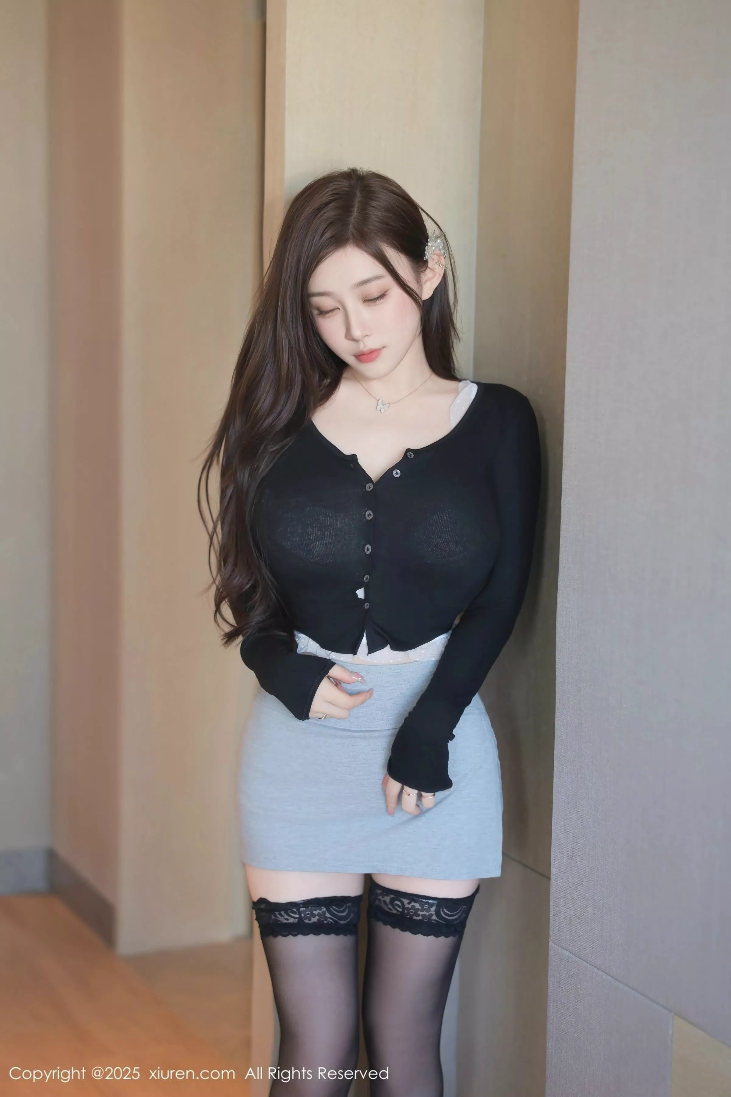 [XiuRen]高清写真图 2025.04.30 No.10225 小阿蓝 灰色包臀裙