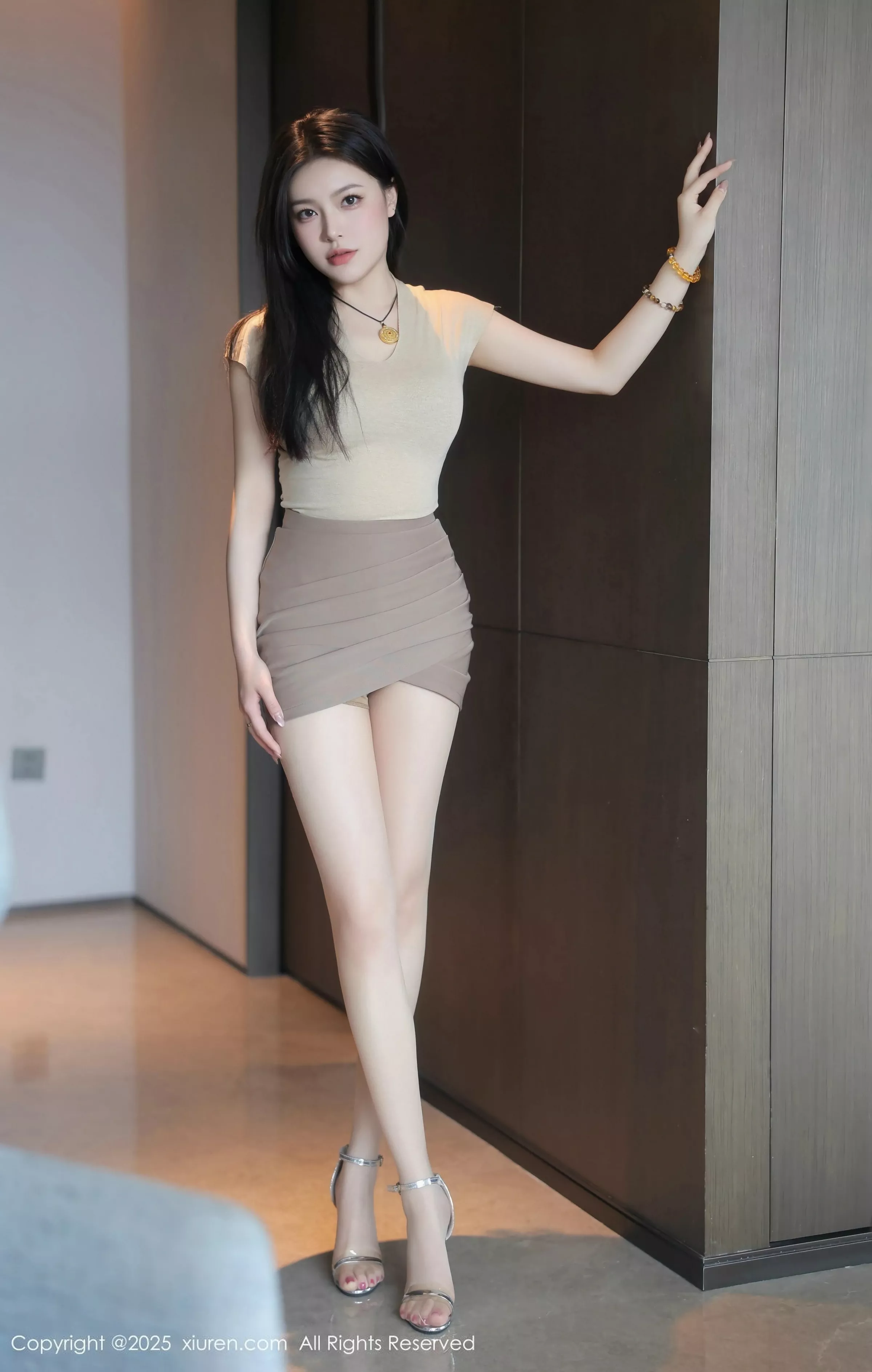 [XiuRen]高清写真图 2025.05.07 No.10240 萱静 激情互动