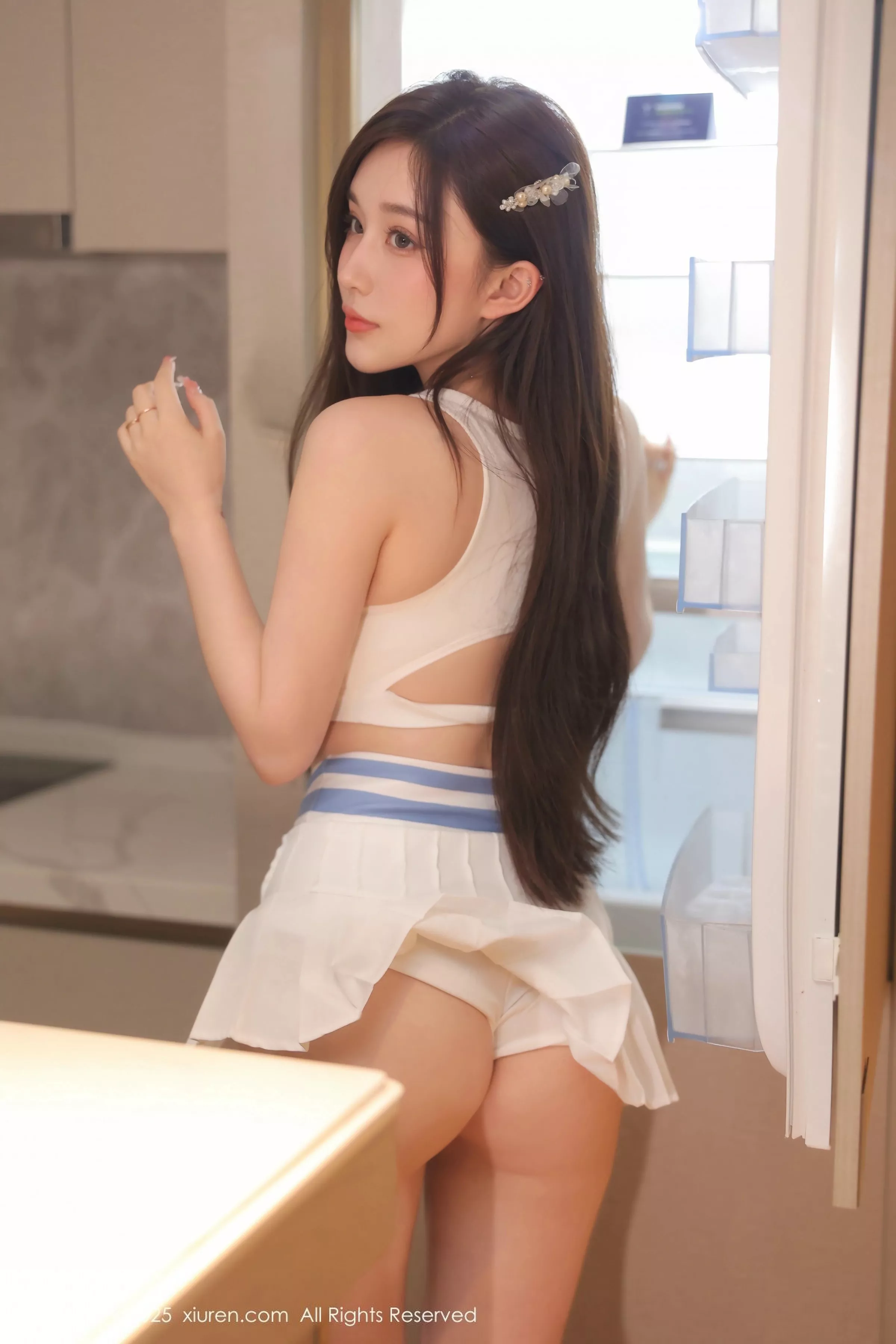 [XiuRen]高清写真图 2025.05.09 No.10254 奶油猫呀 白色短裙