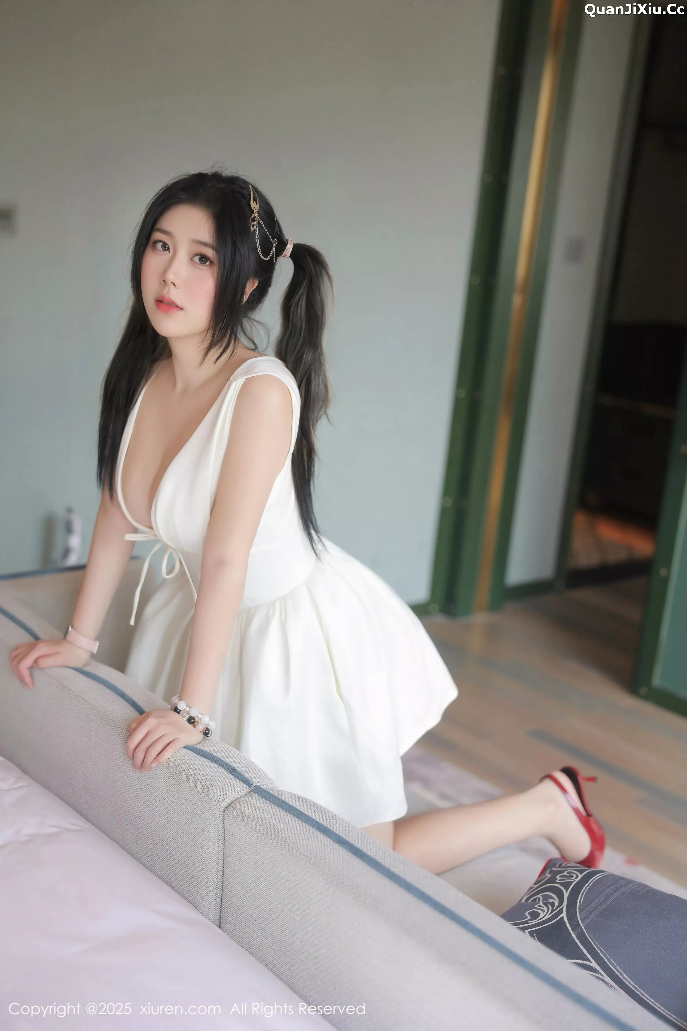 [XiuRen]高清写真图 2025.05.12 No.10262 诺诺Hsu 粉色情趣