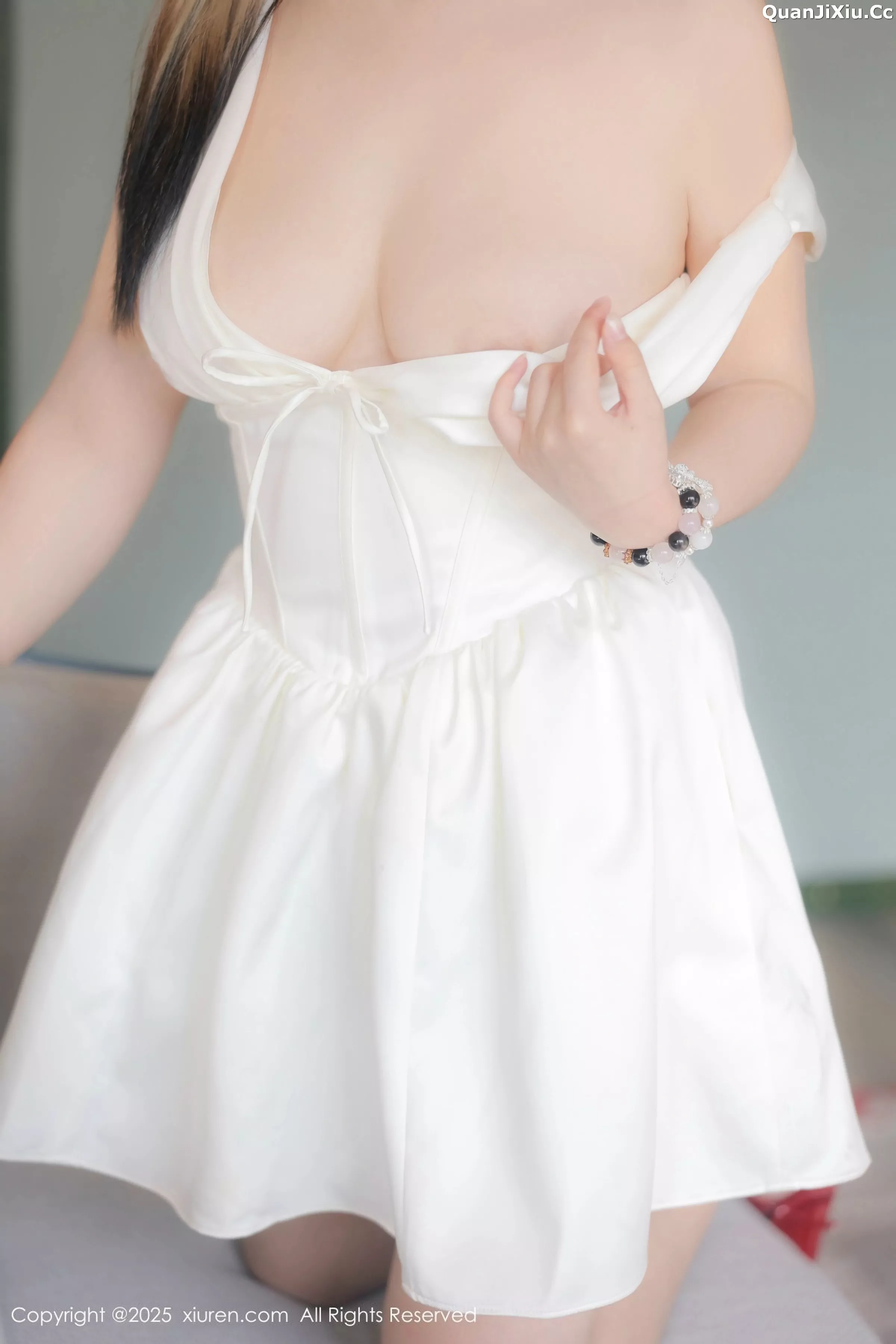 [XiuRen]高清写真图 2025.05.12 No.10262 诺诺Hsu 粉色情趣